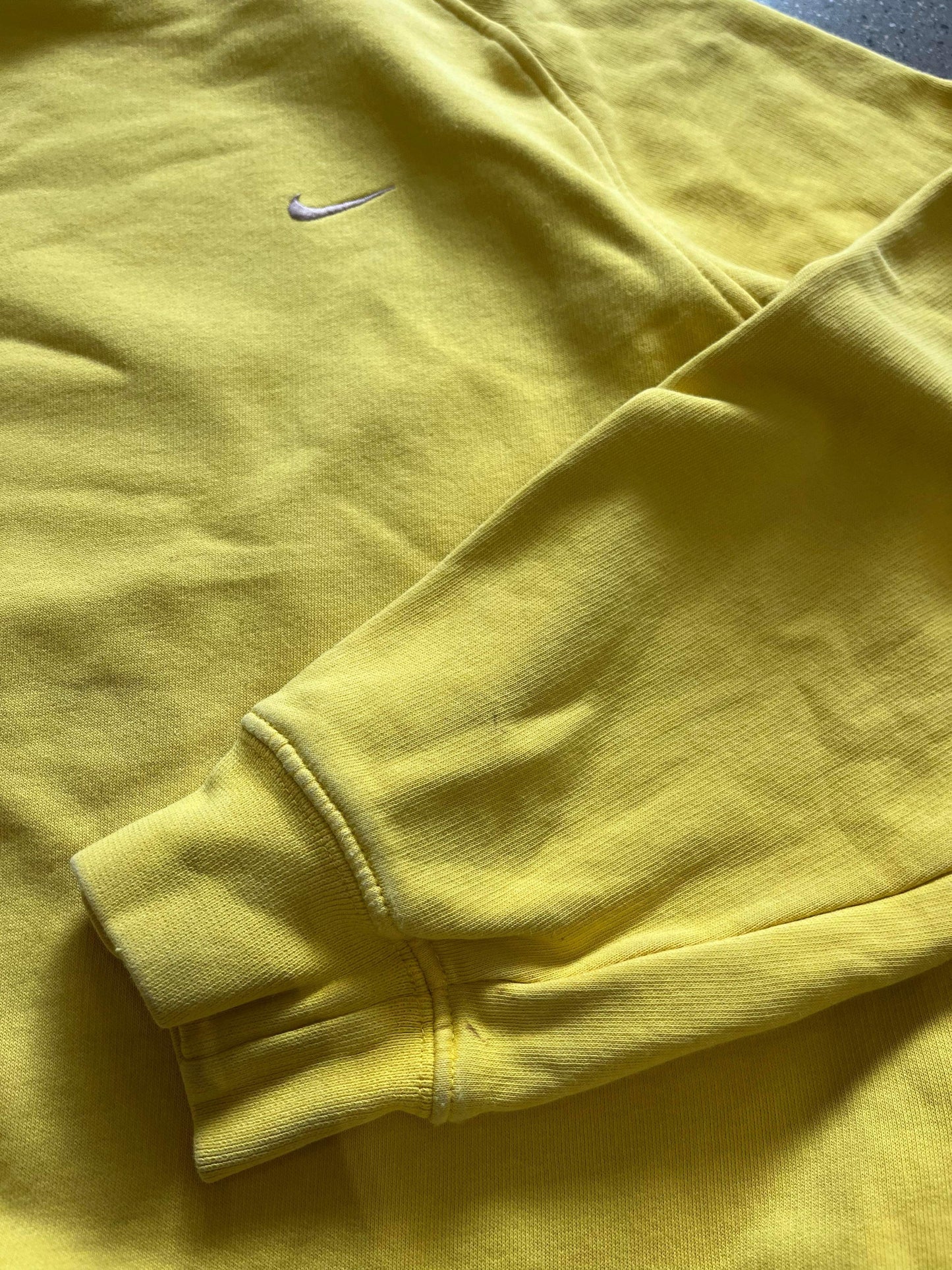 (S) 00’s Nike Banana Yellow Crewneck