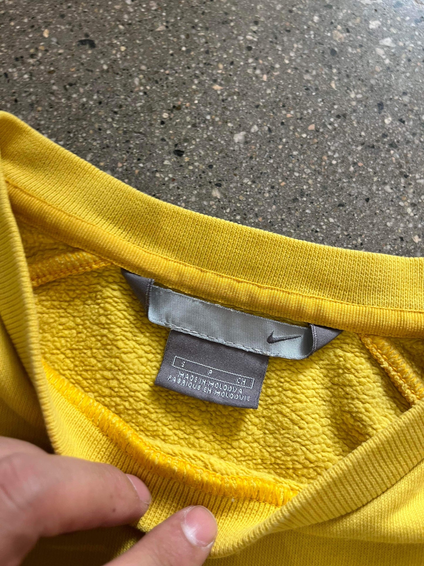 (S) 00’s Nike Banana Yellow Crewneck