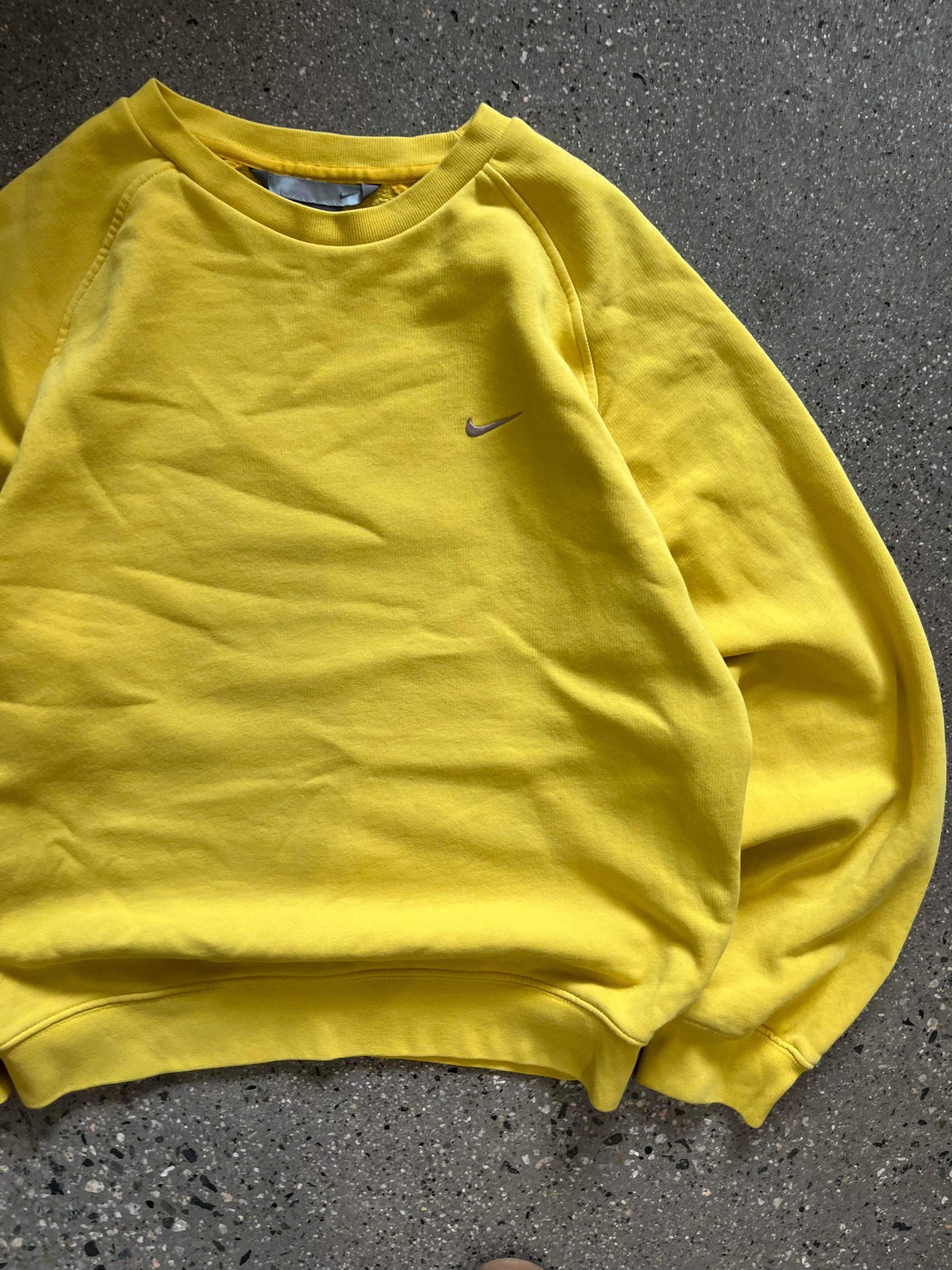 (S) 00’s Nike Banana Yellow Crewneck