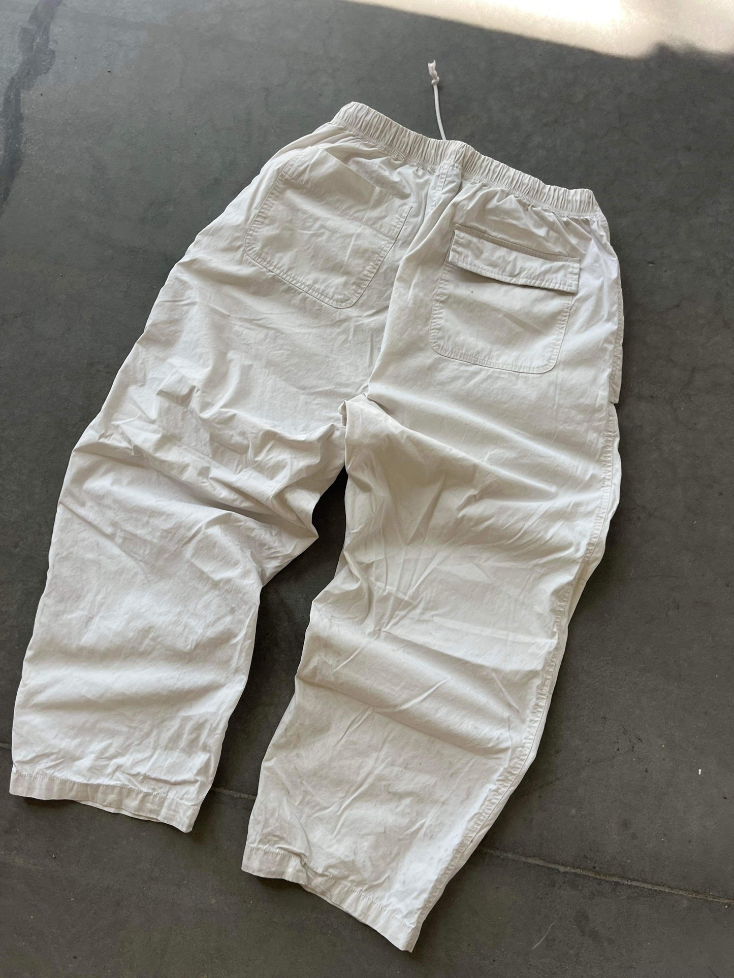 (30”) Stussy White Parachute Pants