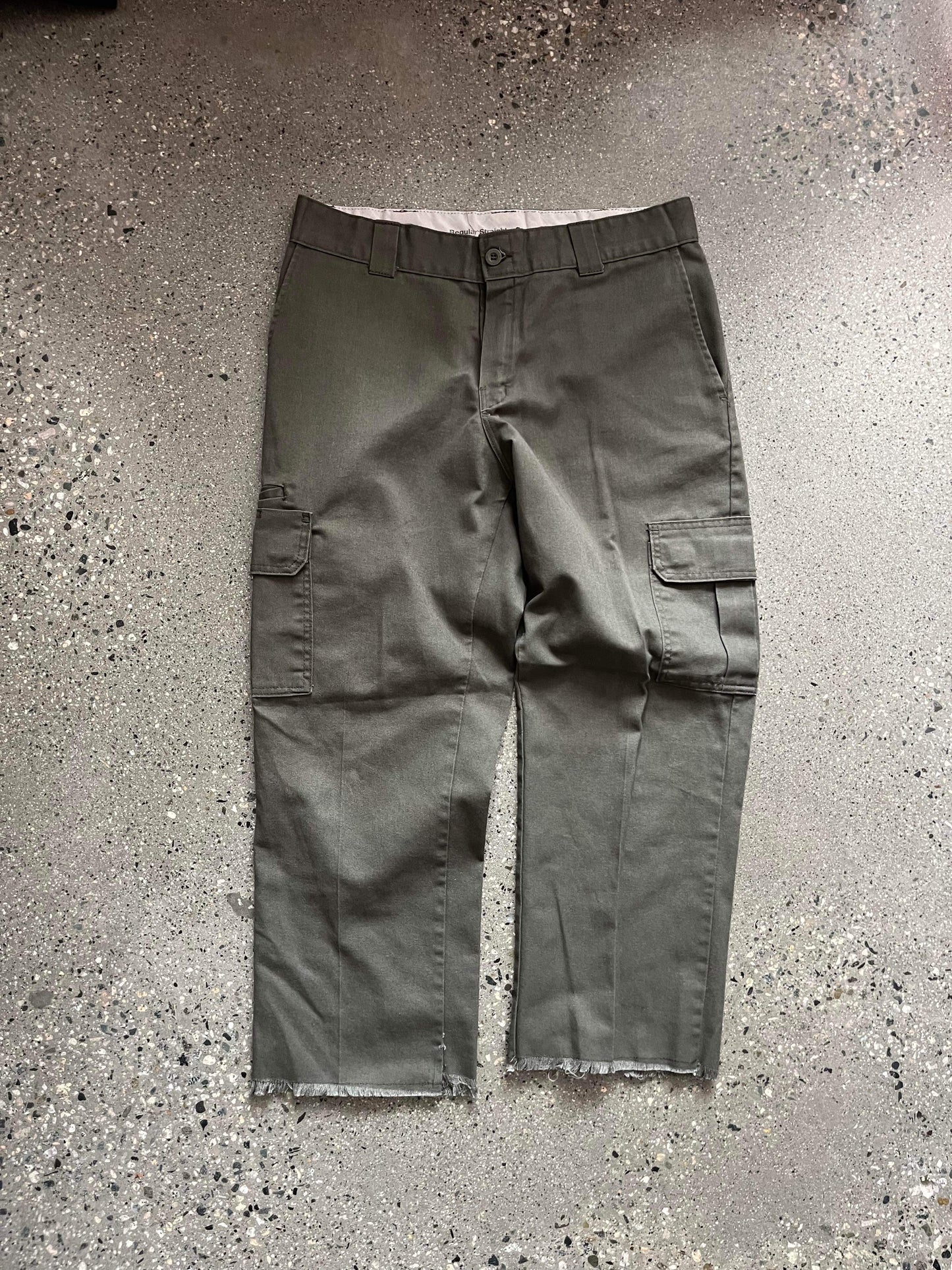 (34”) Distressed Dickies Workwear Pants