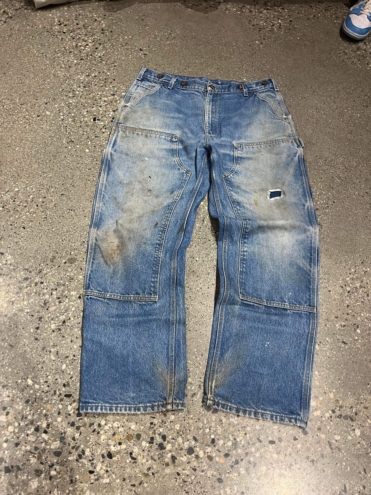 (36”) Carhartt Doubleknee Denim Distressed