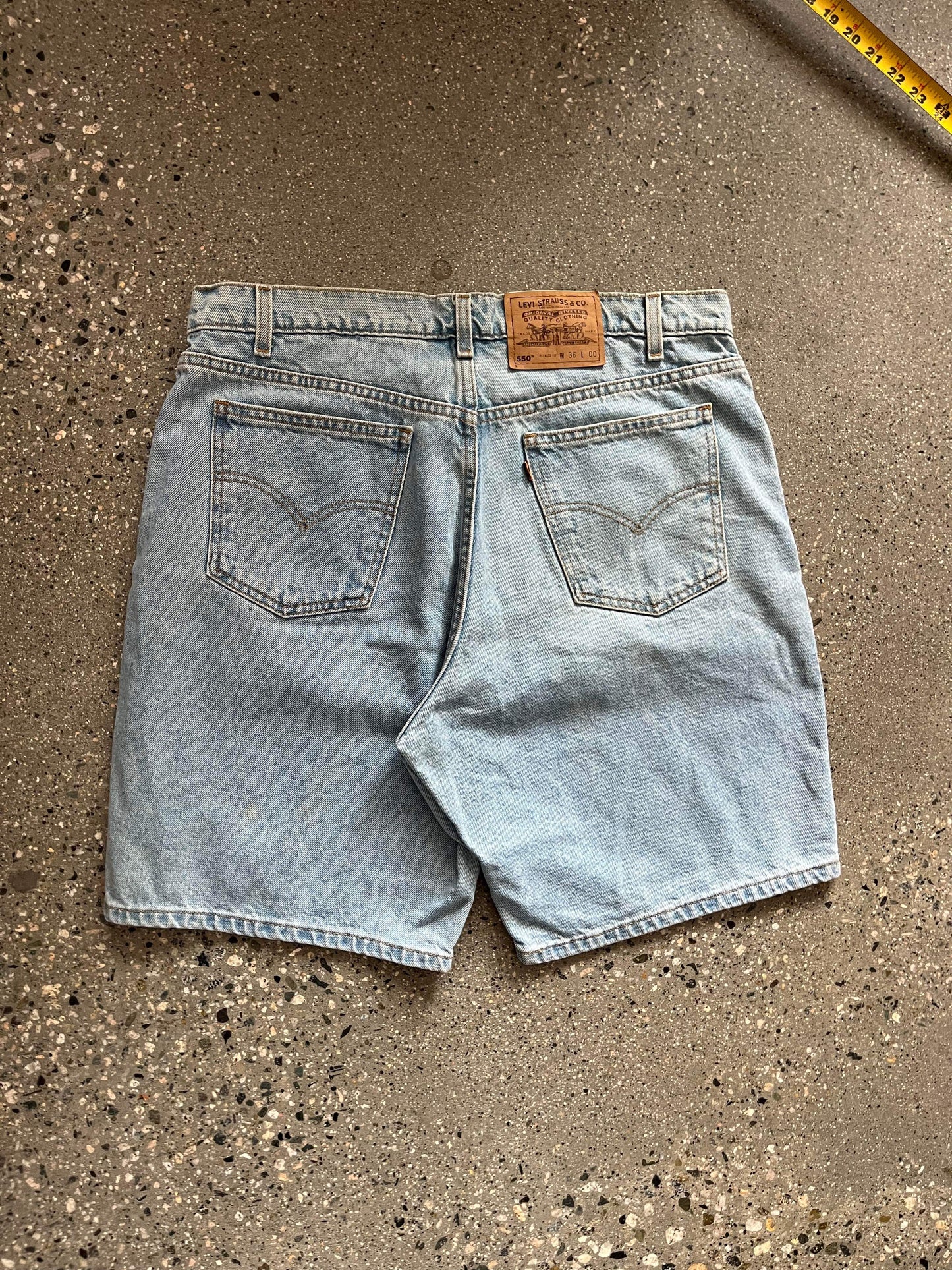 (36”) 90’s Levis 550 Jorts