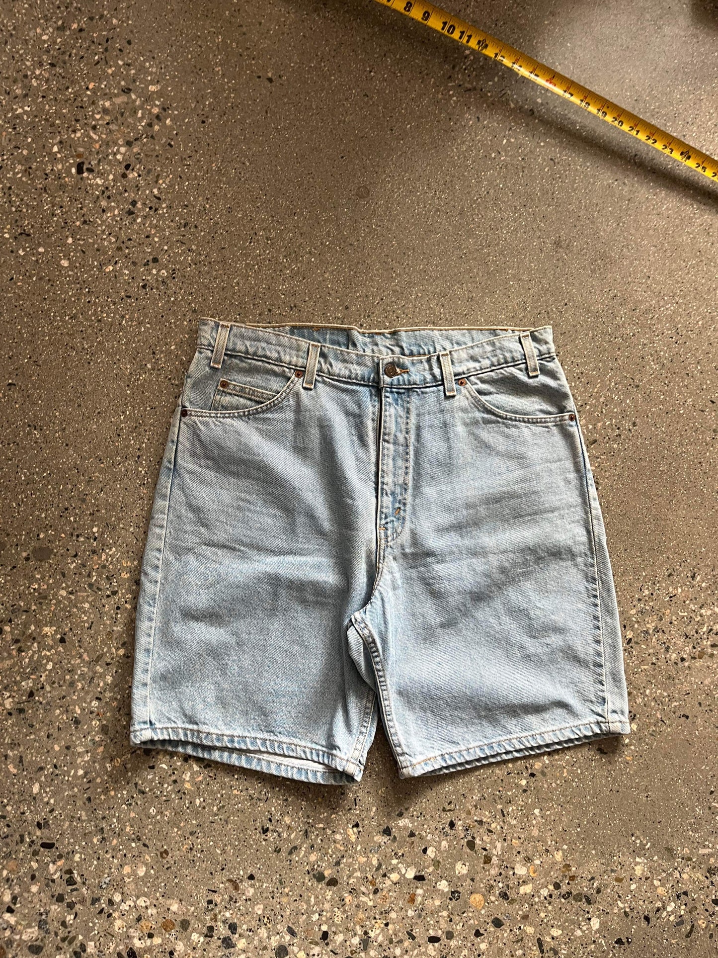 (36”) 90’s Levis 550 Jorts