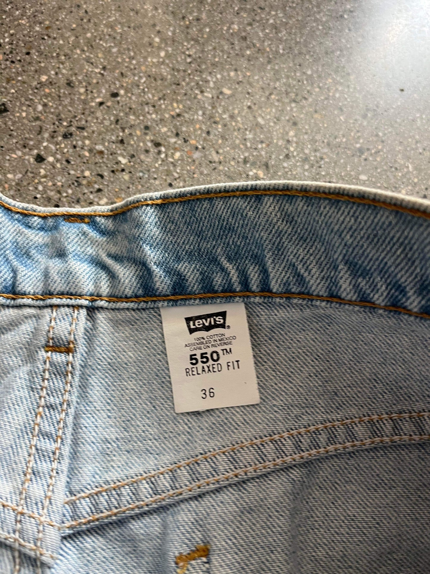 (36”) 90’s Levis 550 Jorts