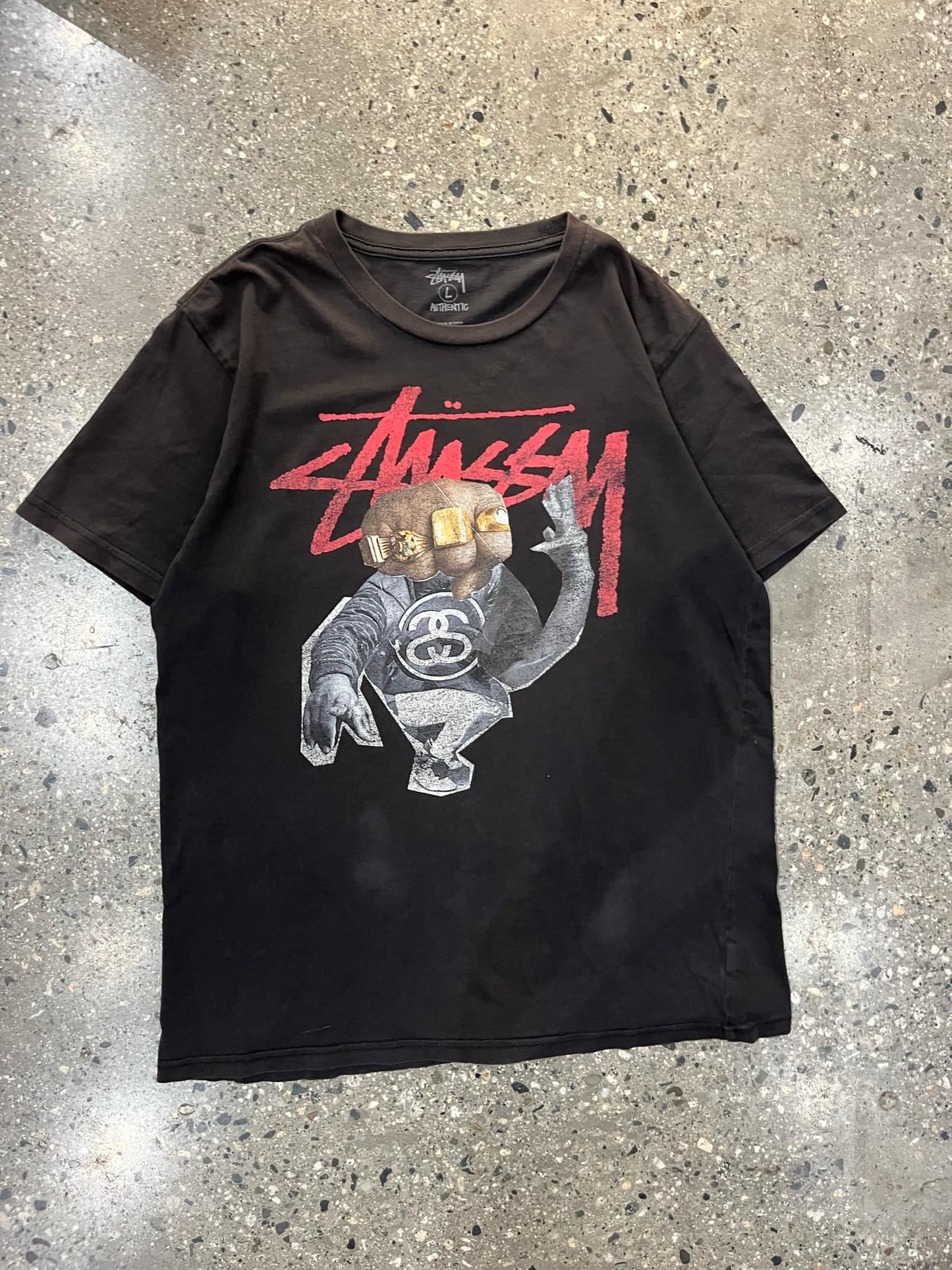 (L) Stussy Fist Gold Rings Tee