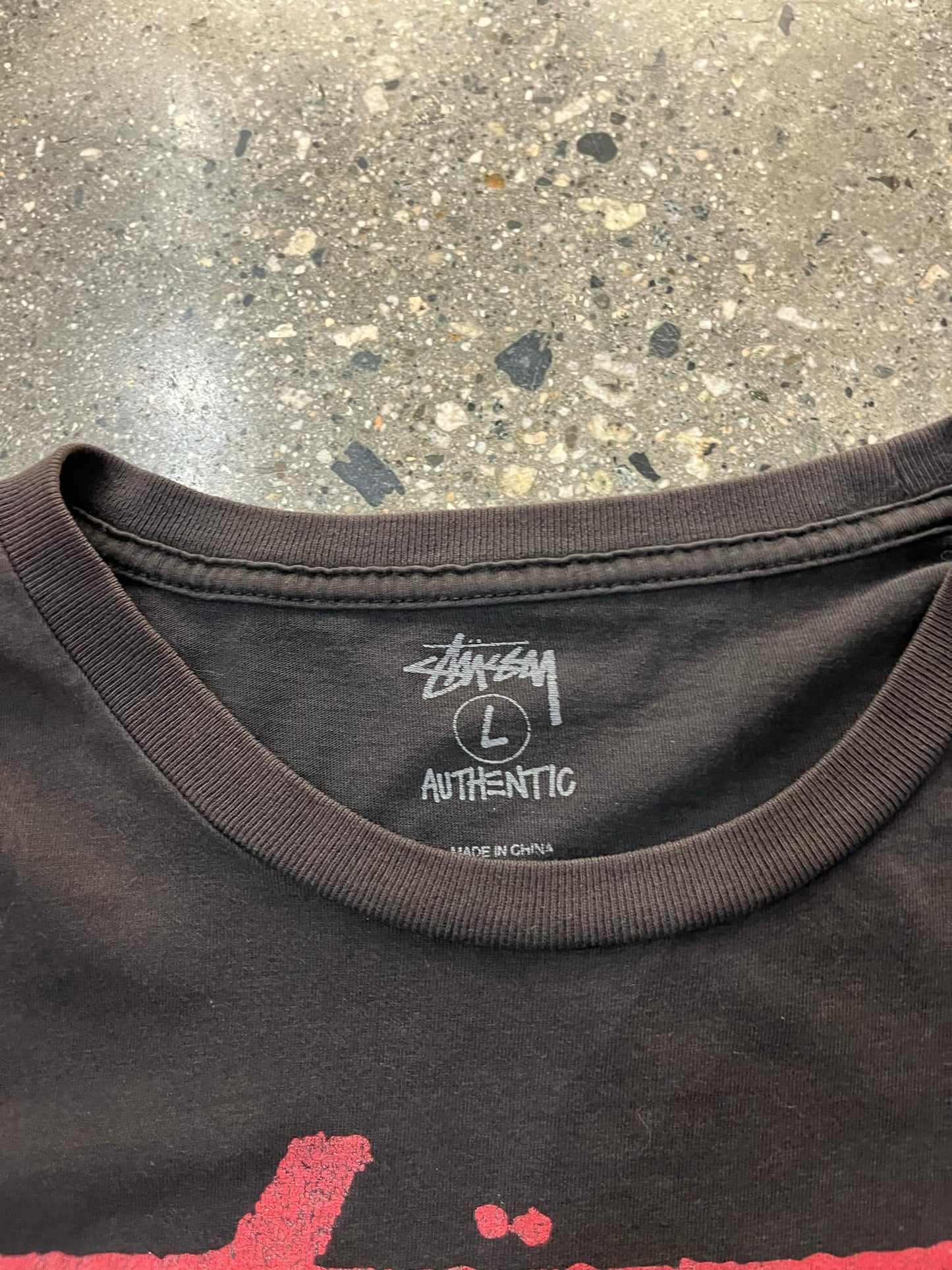 (L) Stussy Fist Gold Rings Tee