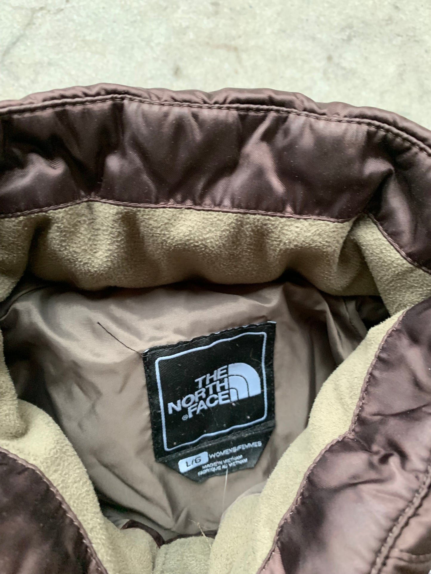 (L) The North Face 550 Chocolate Puffer