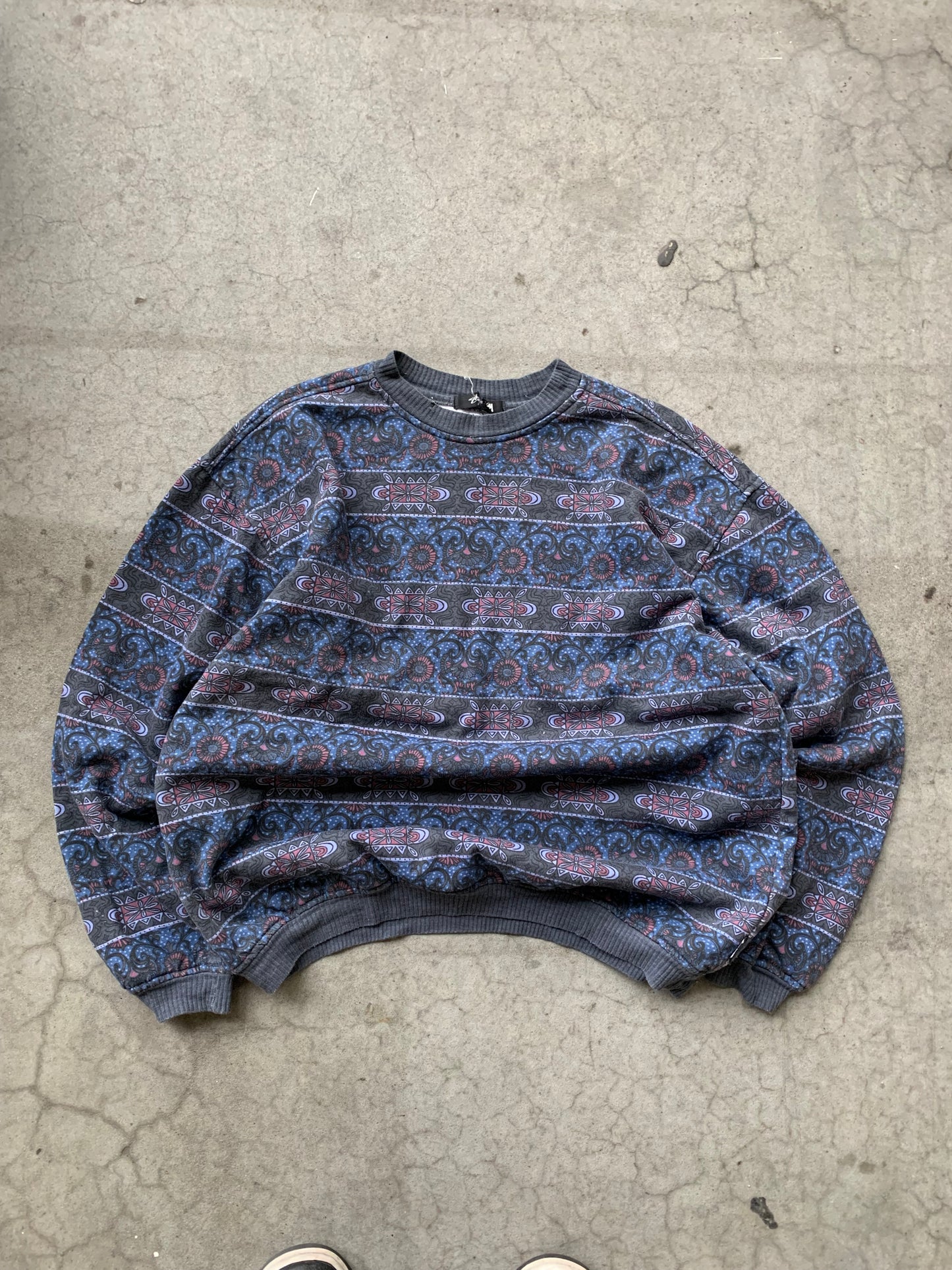 (M/L) Stussy Aztec All Over Print Crewneck