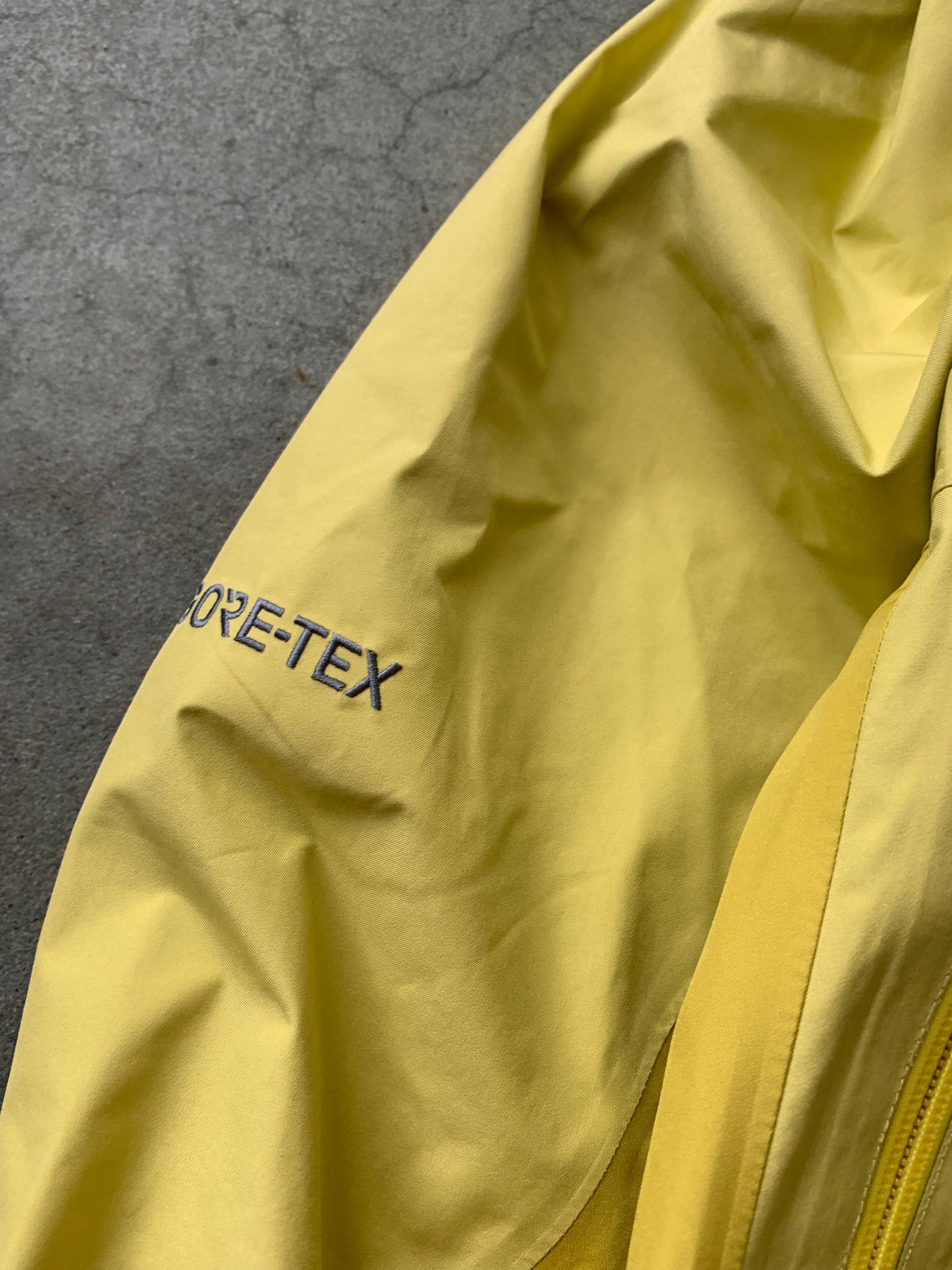 (S) Stussy Goretex Shell Jacket Yellow