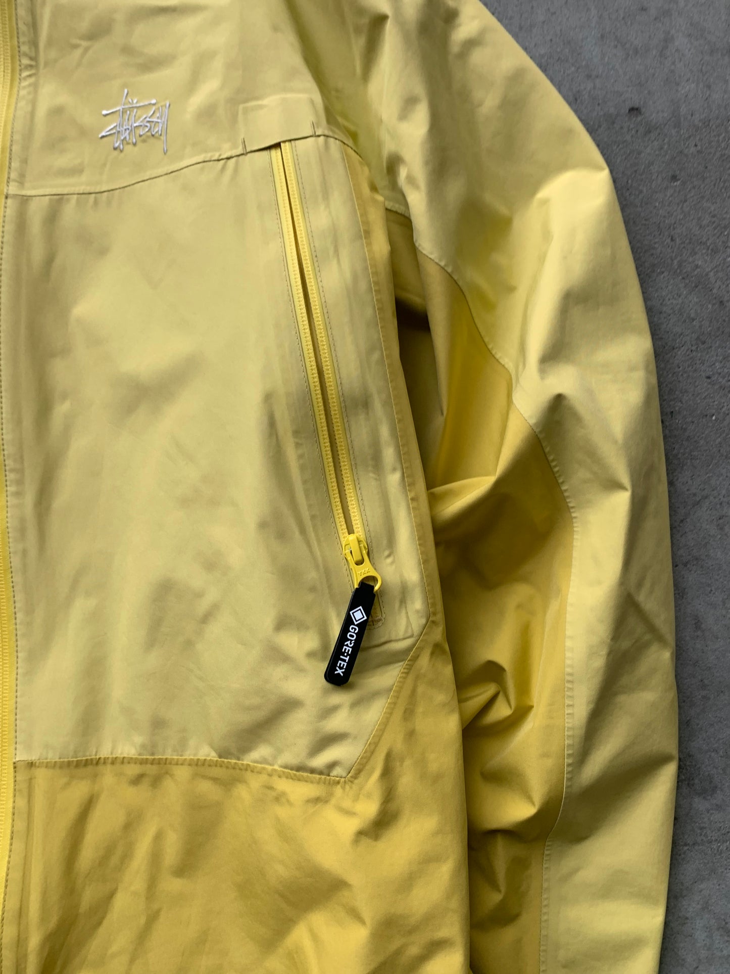 (S) Stussy Goretex Shell Jacket Yellow