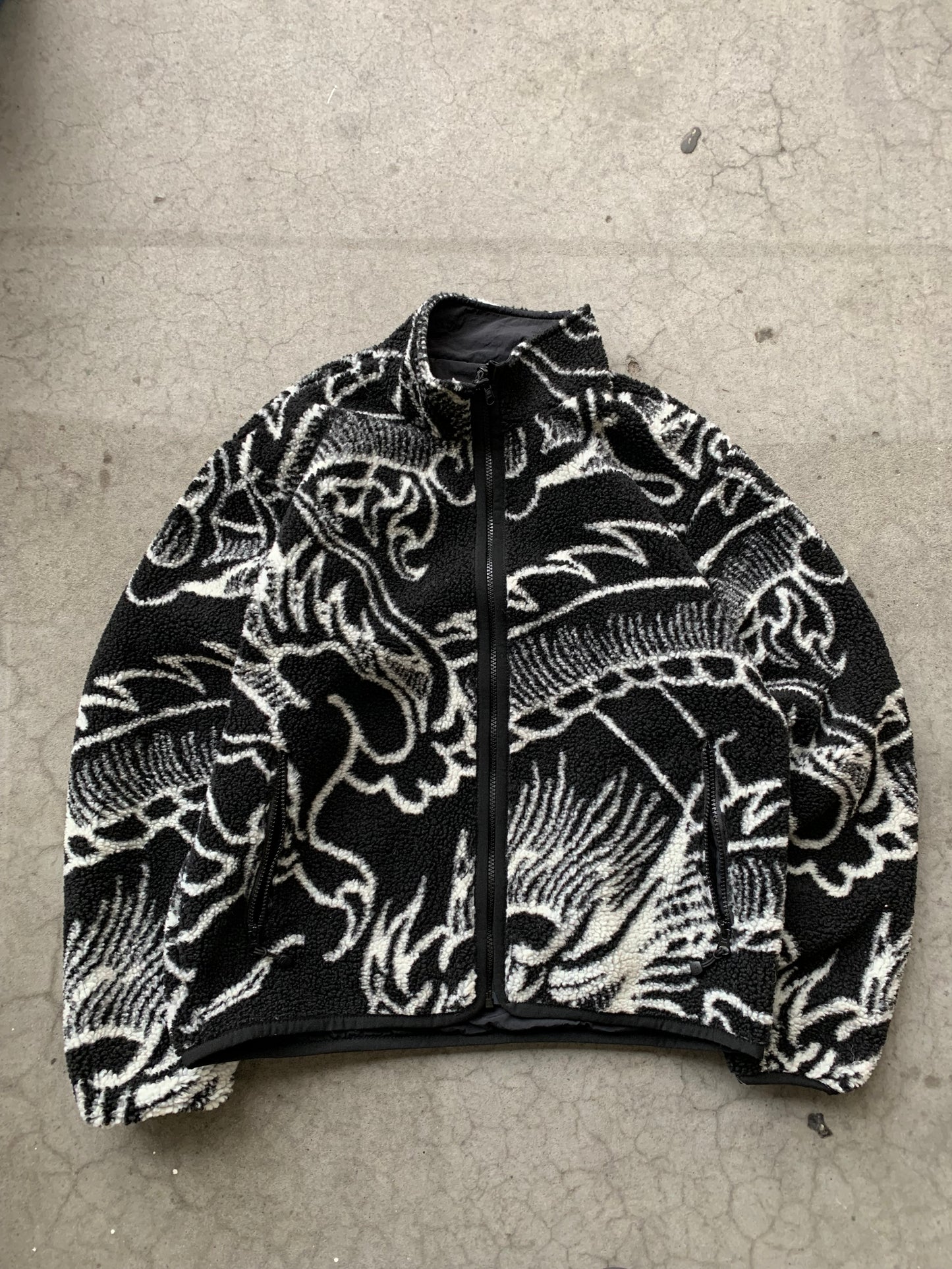 (XS/S)  Stussy Reversible AOP Dragon Fleece