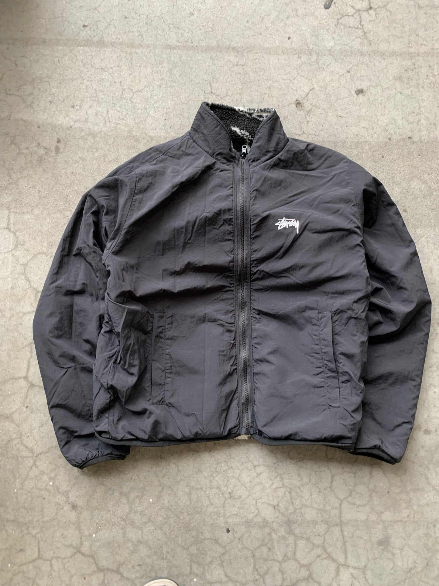 (XS/S)  Stussy Reversible AOP Dragon Fleece