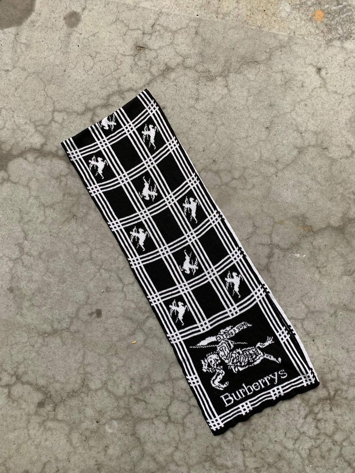 (OSFA) 80’s Burberry Scarf