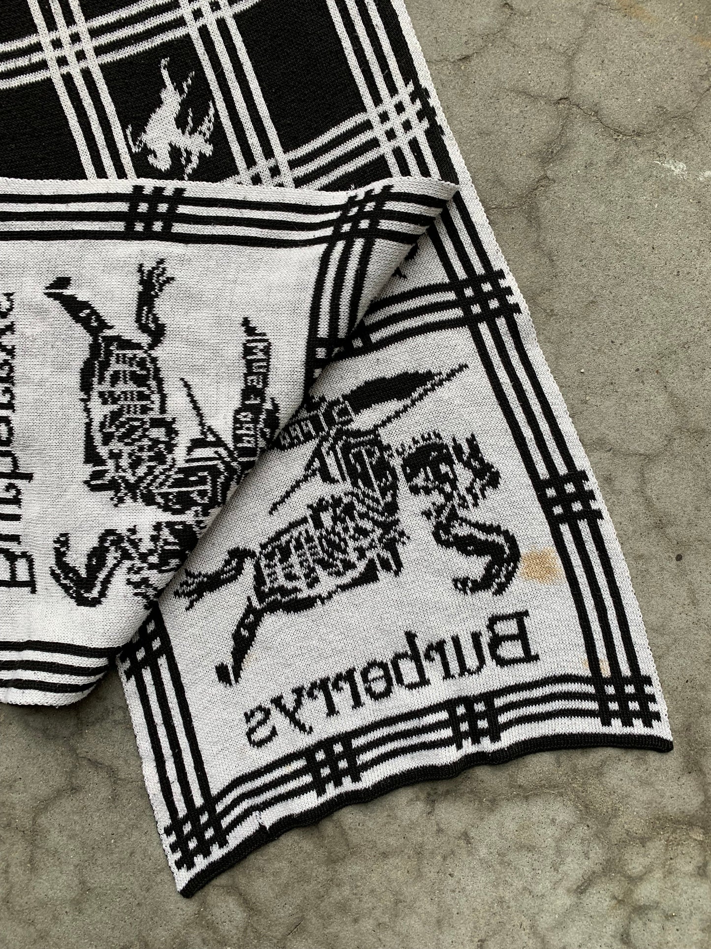 (OSFA) 80’s Burberry Scarf