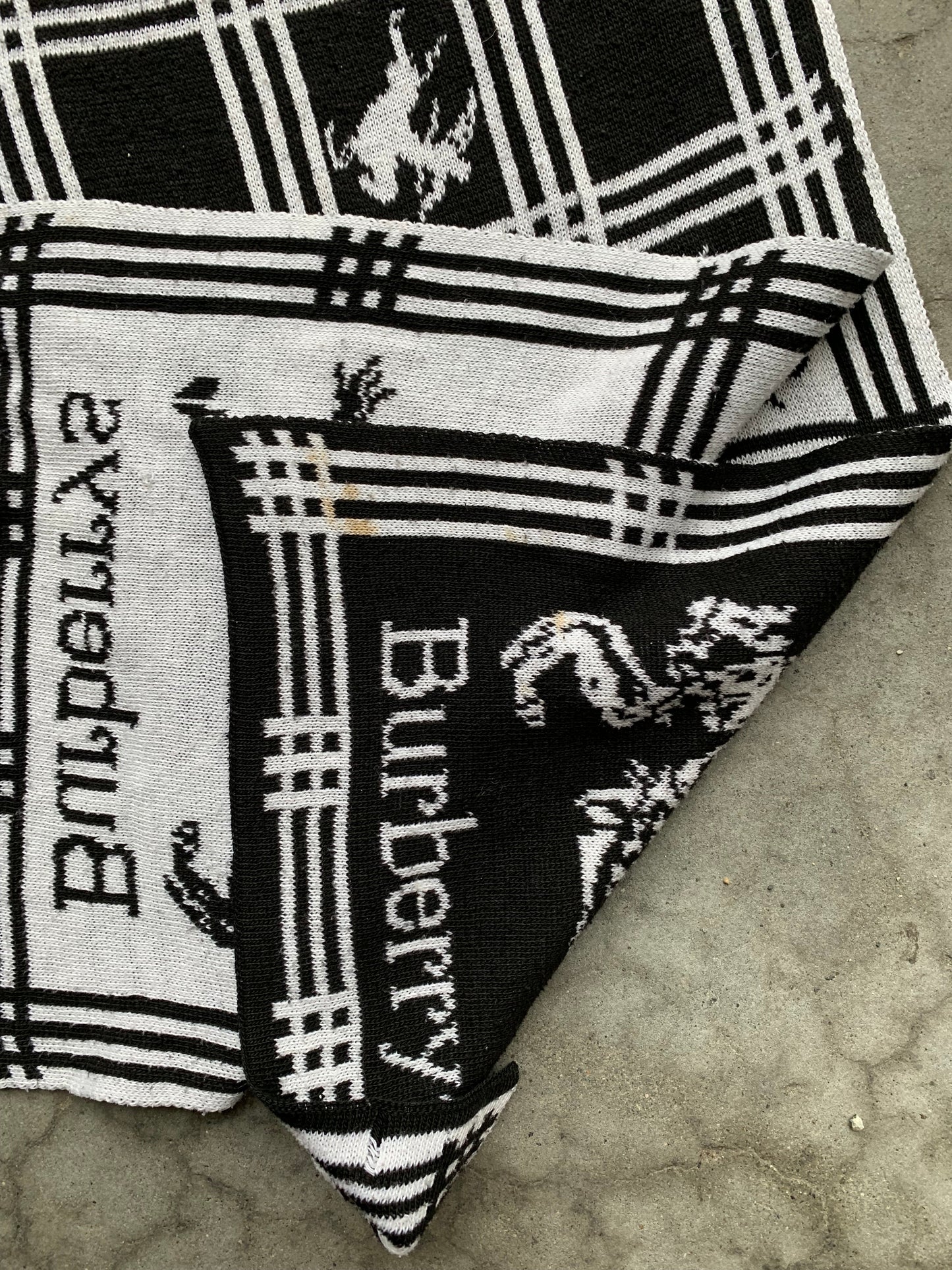 (OSFA) 80’s Burberry Scarf