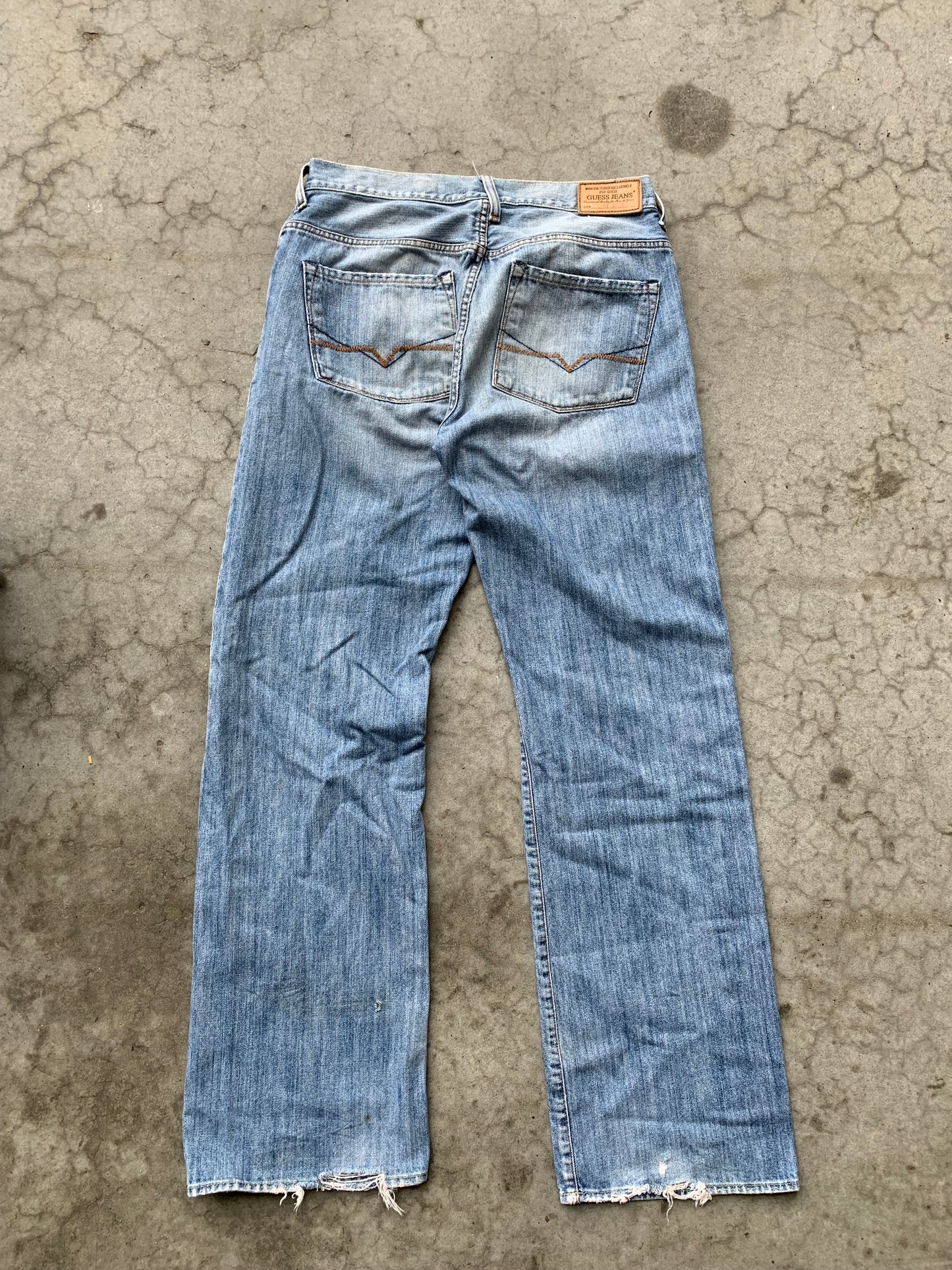 (33”) Sunfaded Guess Baggy Denim Jeans