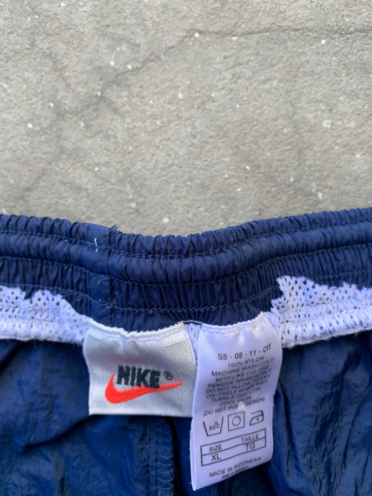 (XL) 90’s Navy Nike Windbreaker Shorts