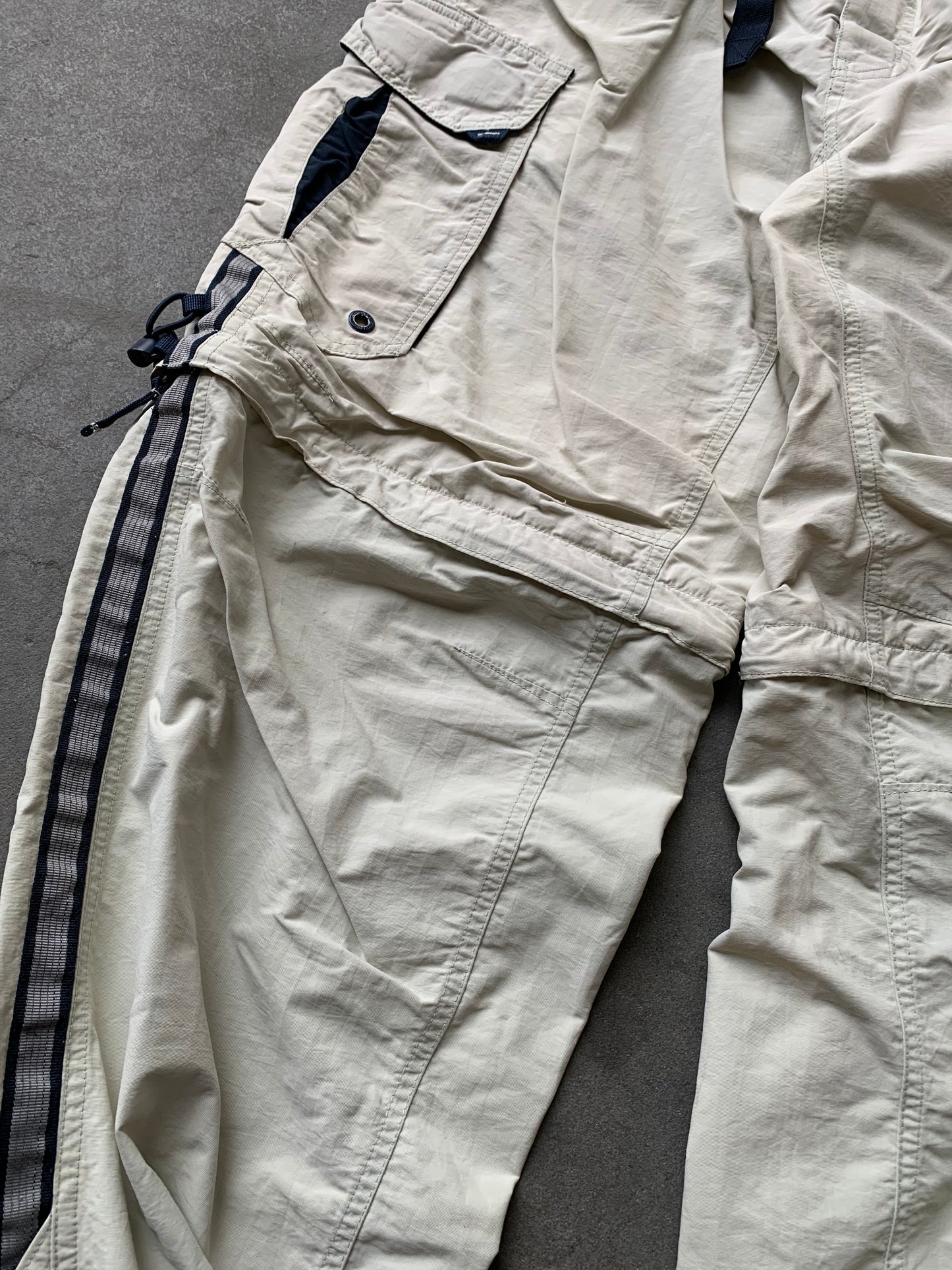 (30”)  Vintage Abercrombie Parachute Pants