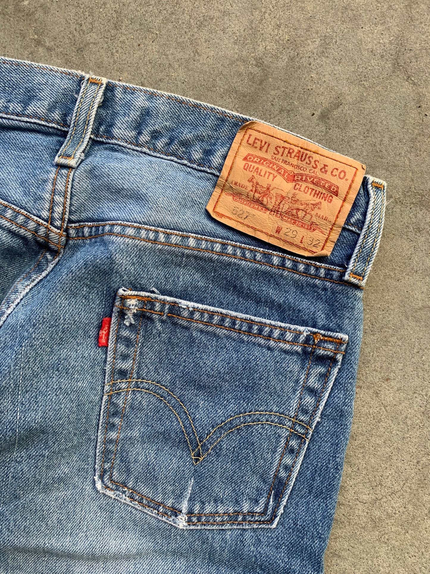 (29”) Levi’s Distressed Bootcut Jeans