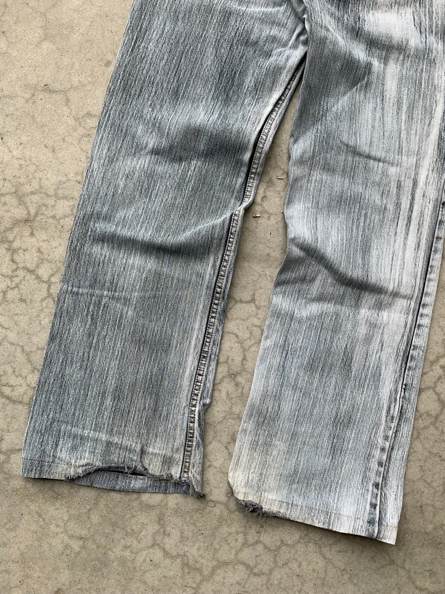 (32”) Sunfaded Distressed Baggy Figo Jeans