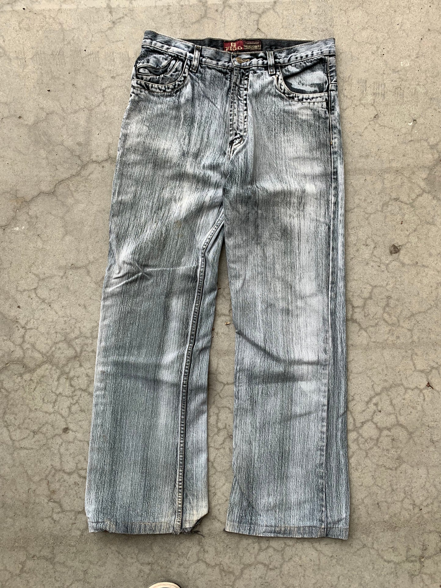 (32”) Sunfaded Distressed Baggy Figo Jeans