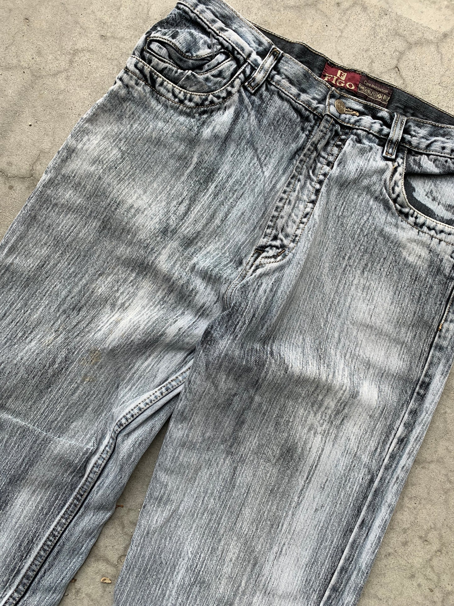 (32”) Sunfaded Distressed Baggy Figo Jeans