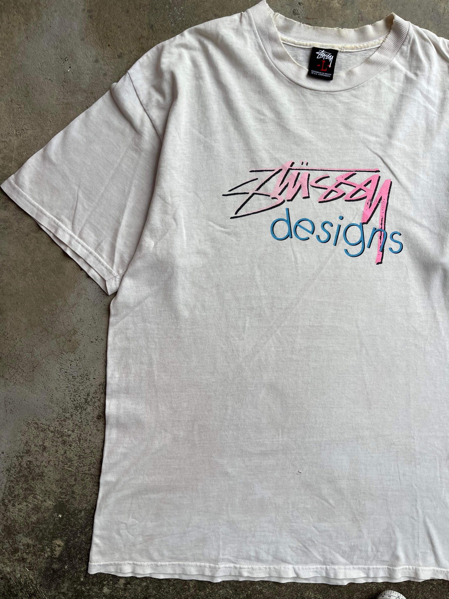 (L/XL) Early 00’s Stussy Designs Tee