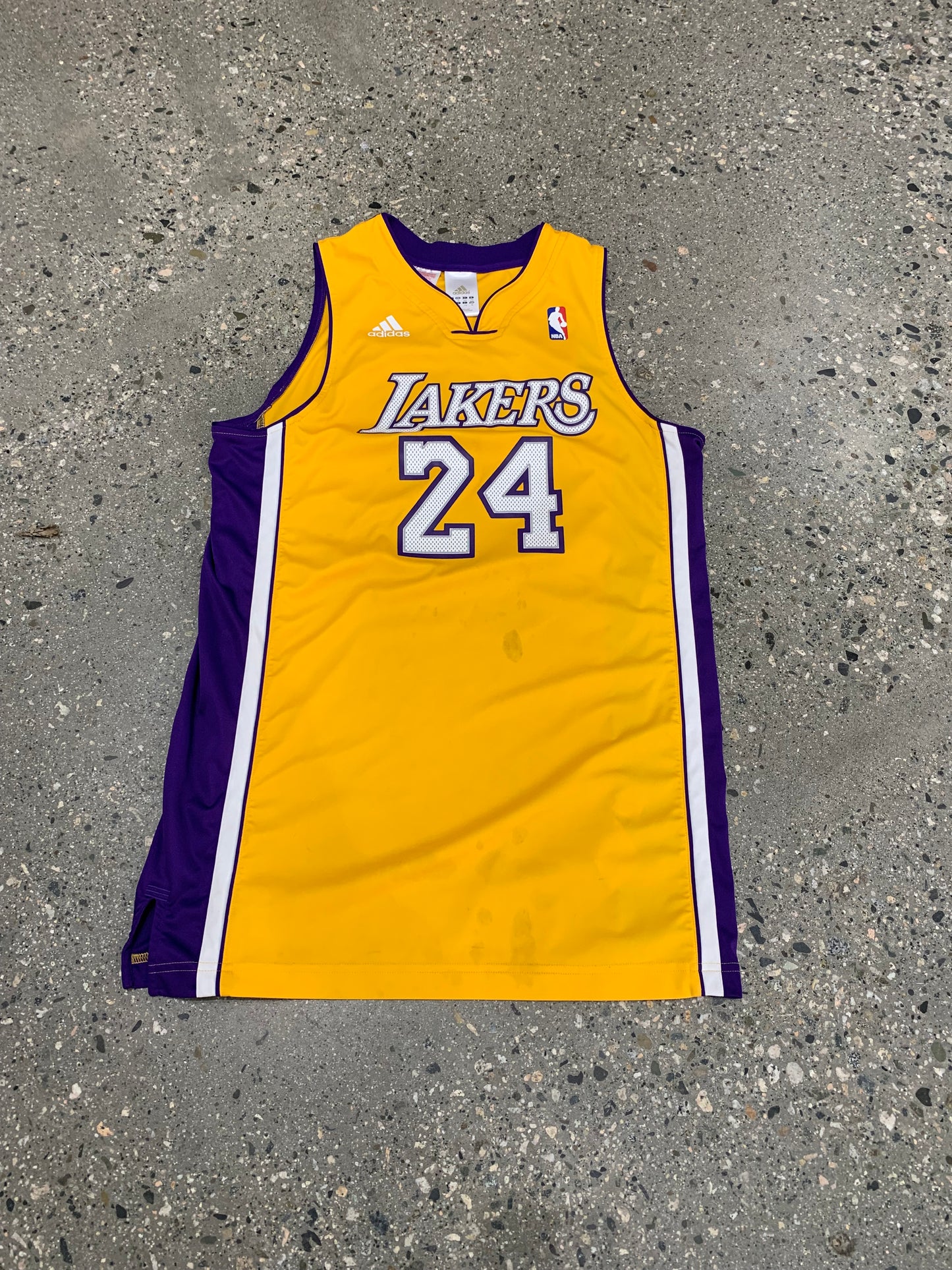 (M/L) Souvenir Kobe Bryant Adidas Jersey