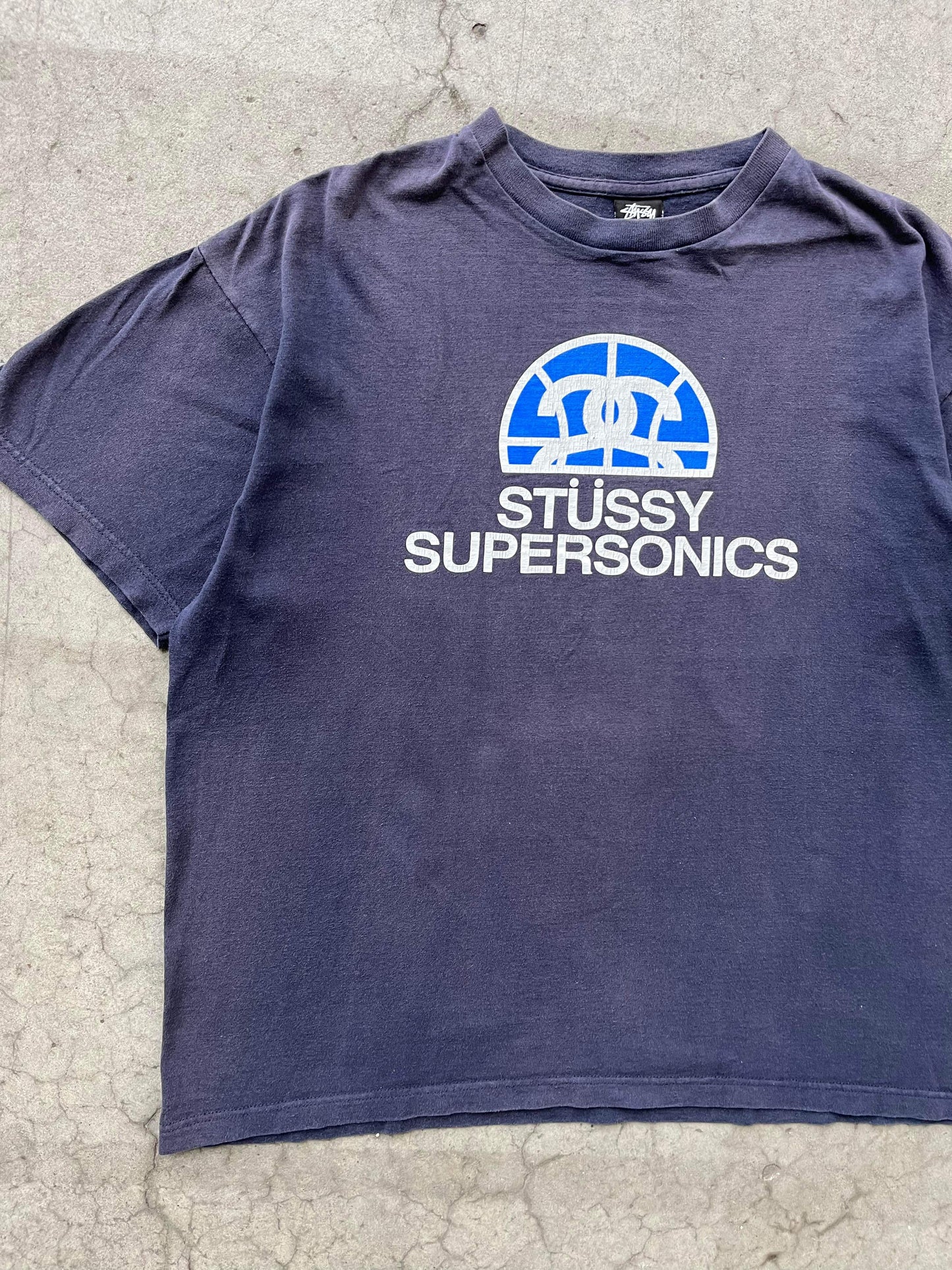 (L) Early 00’s Stussy Supersonics