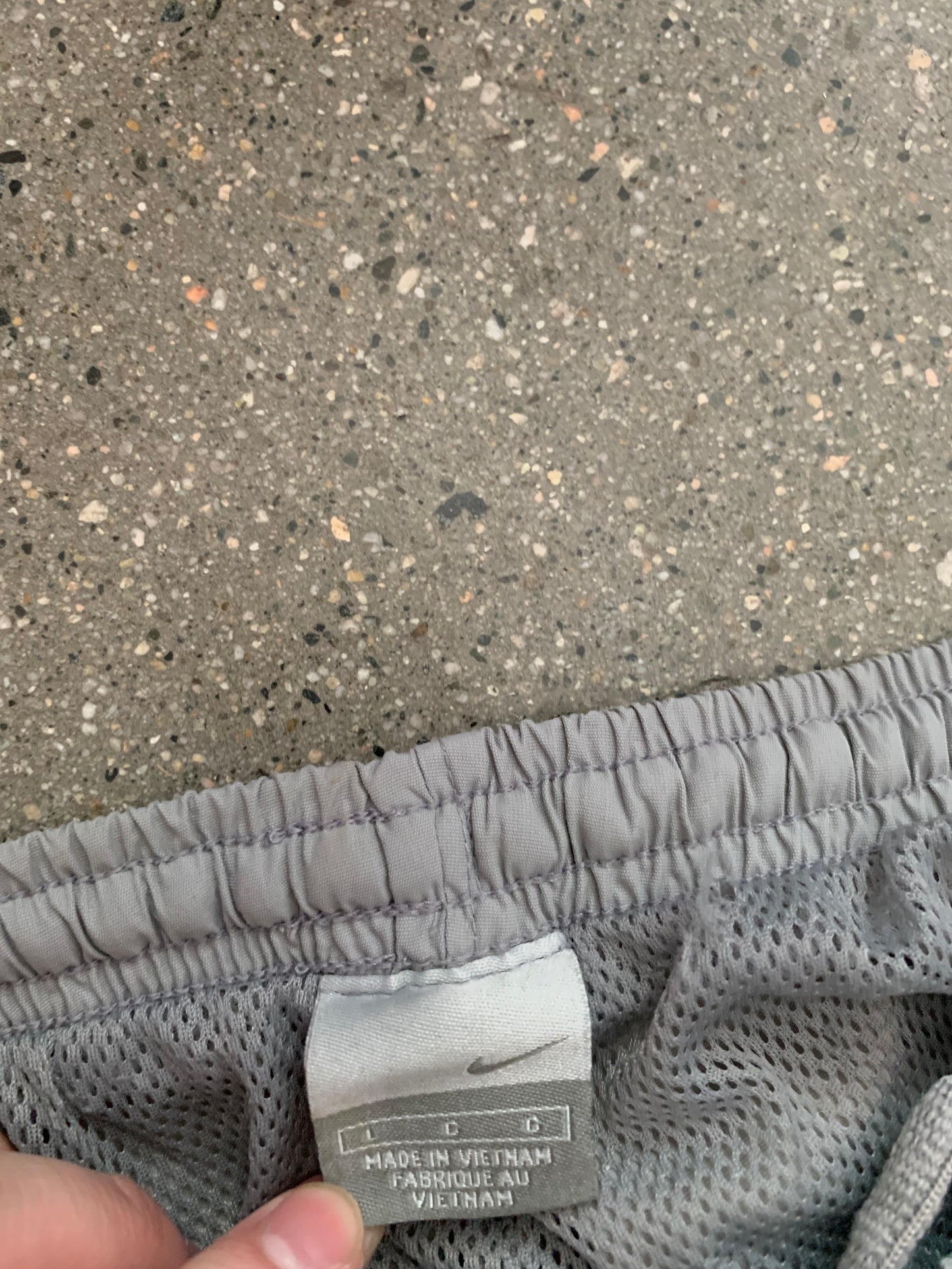 (32”) 2000s Nike Swoosh Grey Windbreaker Pants