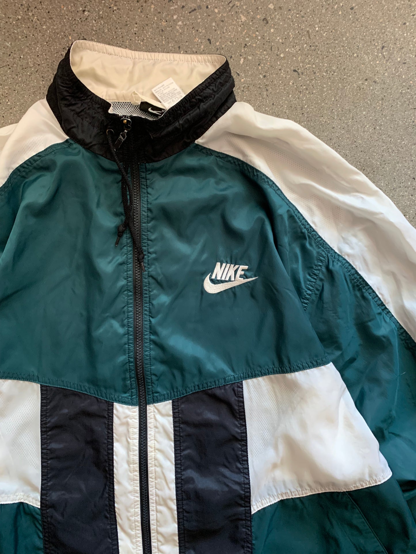 (XL/2X) Vintage Nike Colorblock Windbreaker