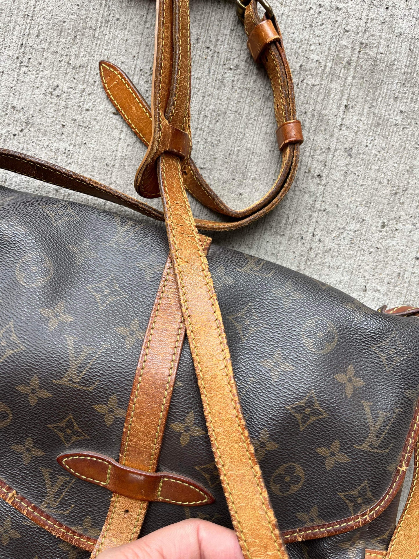 (OSFA) 1980’s Authentic Louis Vuitton Bag