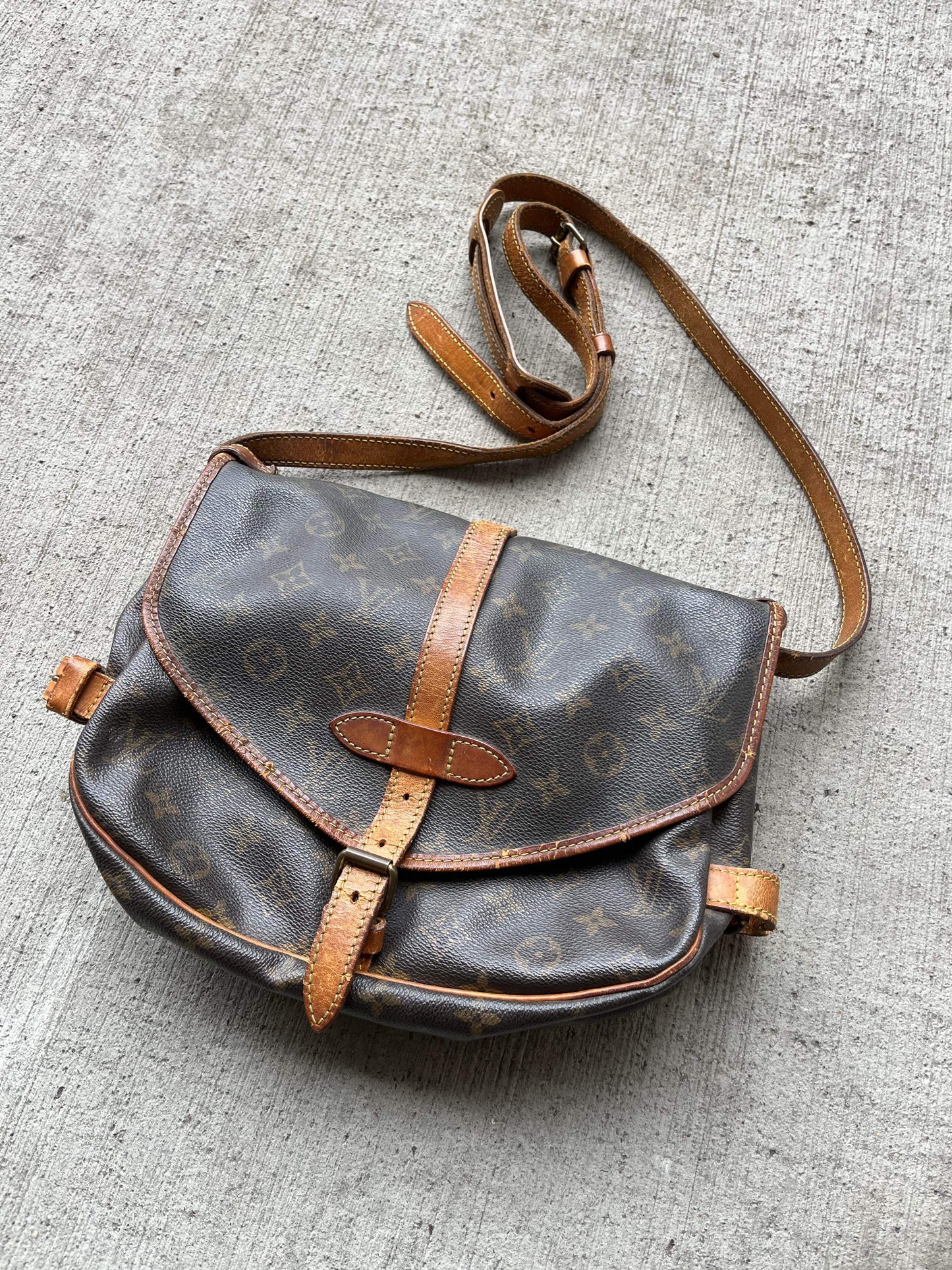 (OSFA) 1980’s Authentic Louis Vuitton Bag