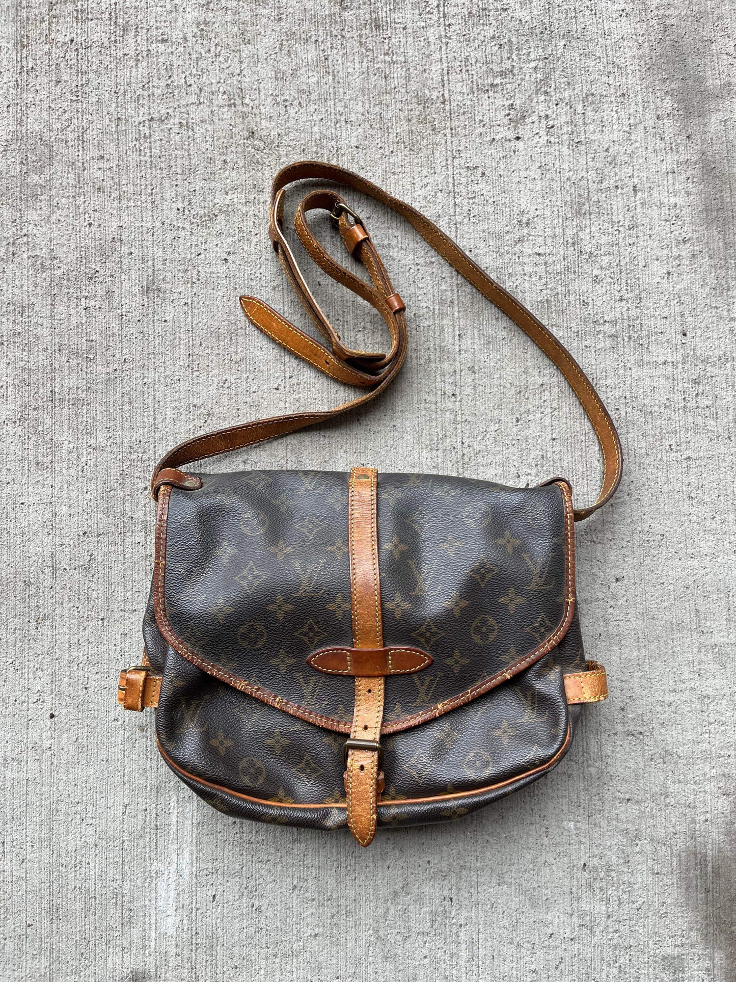 (OSFA) 1980’s Authentic Louis Vuitton Bag