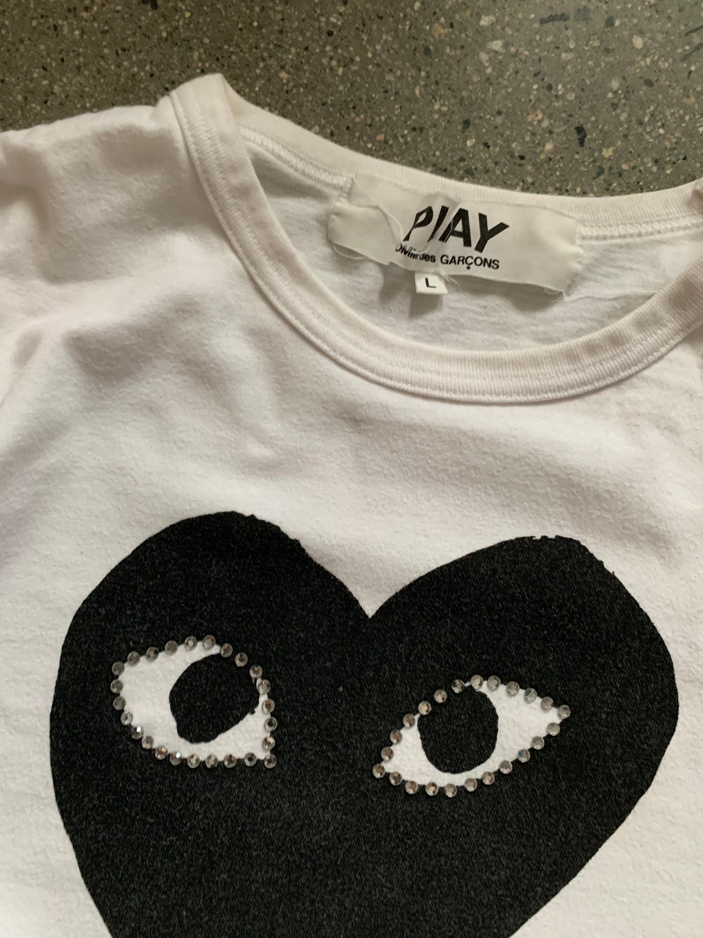 (S) CDG PLAY Bejewelled heart Tee