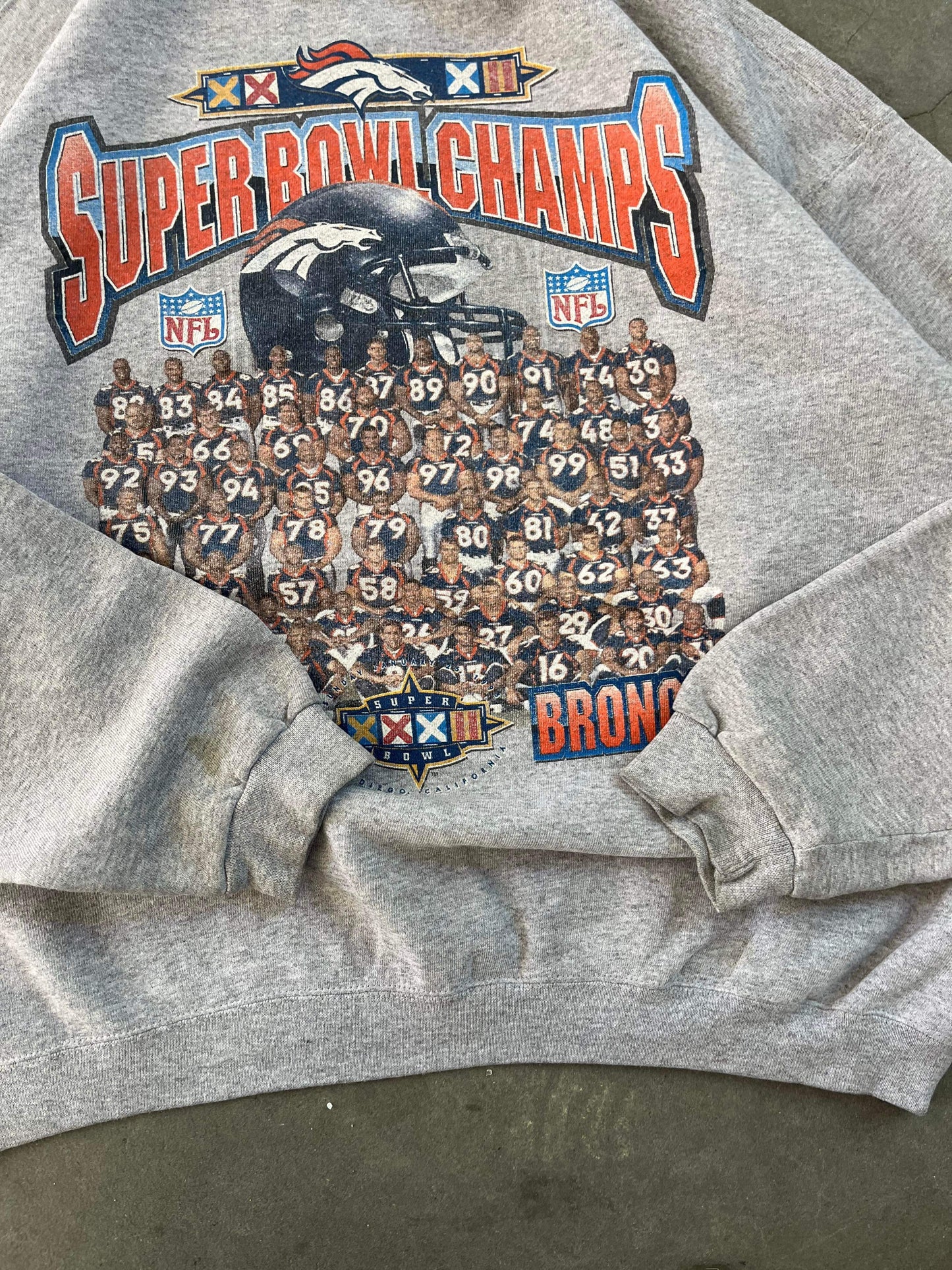 (XL) 90’s Denver Broncos Superbowl Champs Crewneck