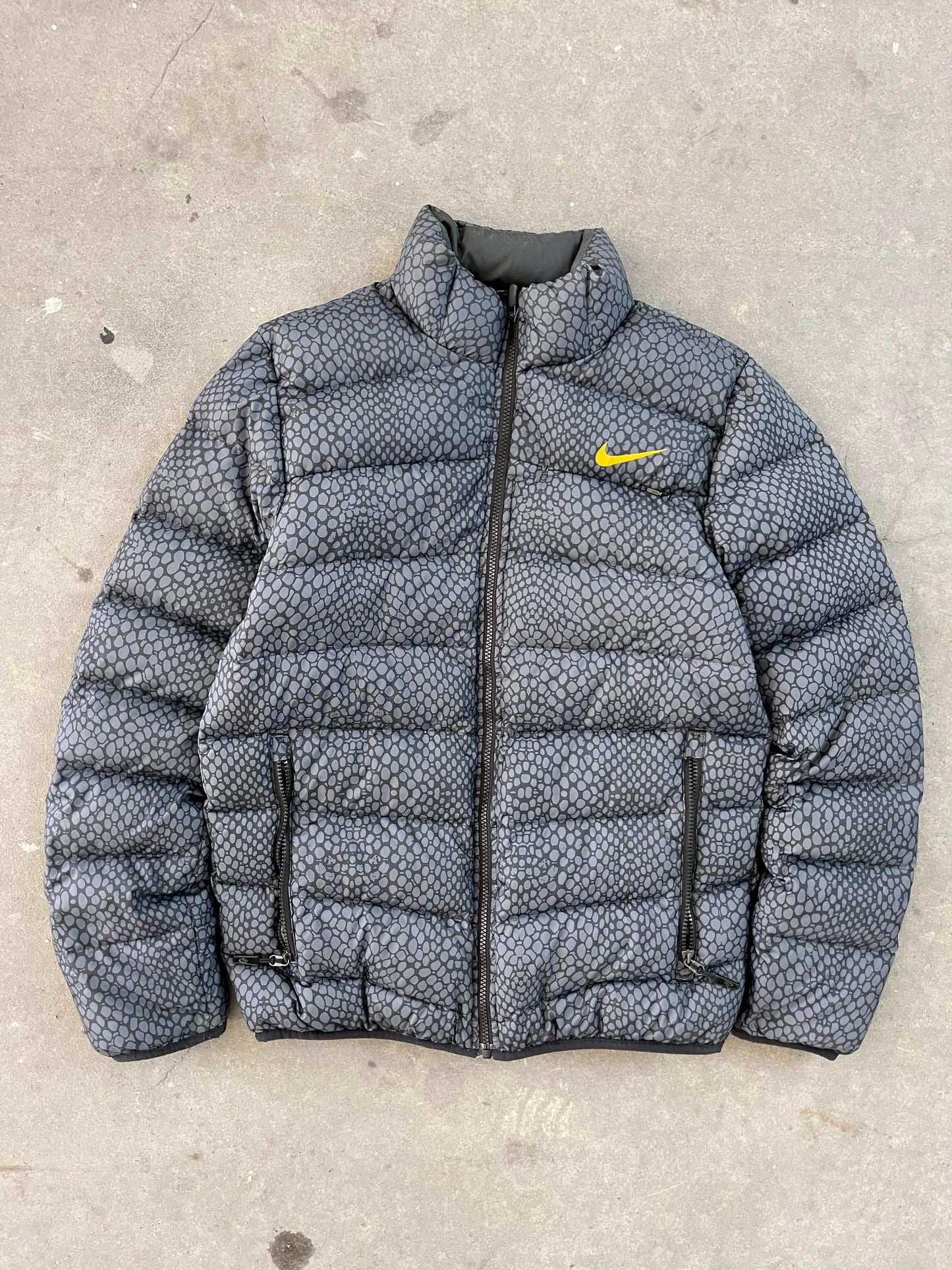 (L) Nike x Kobe Bryant Vino Snakeskin Puffer Jacket