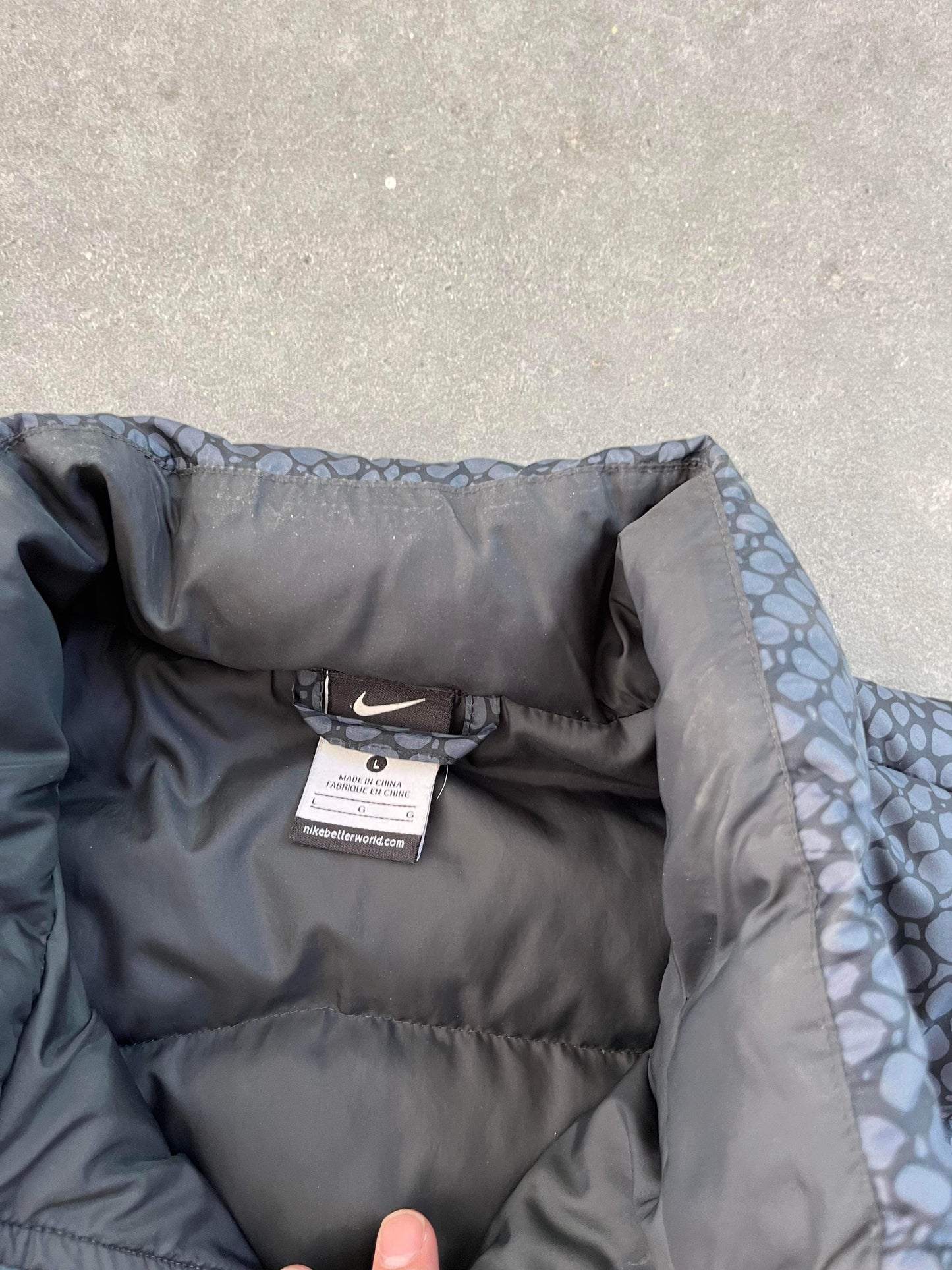 (L) Nike x Kobe Bryant Vino Snakeskin Puffer Jacket