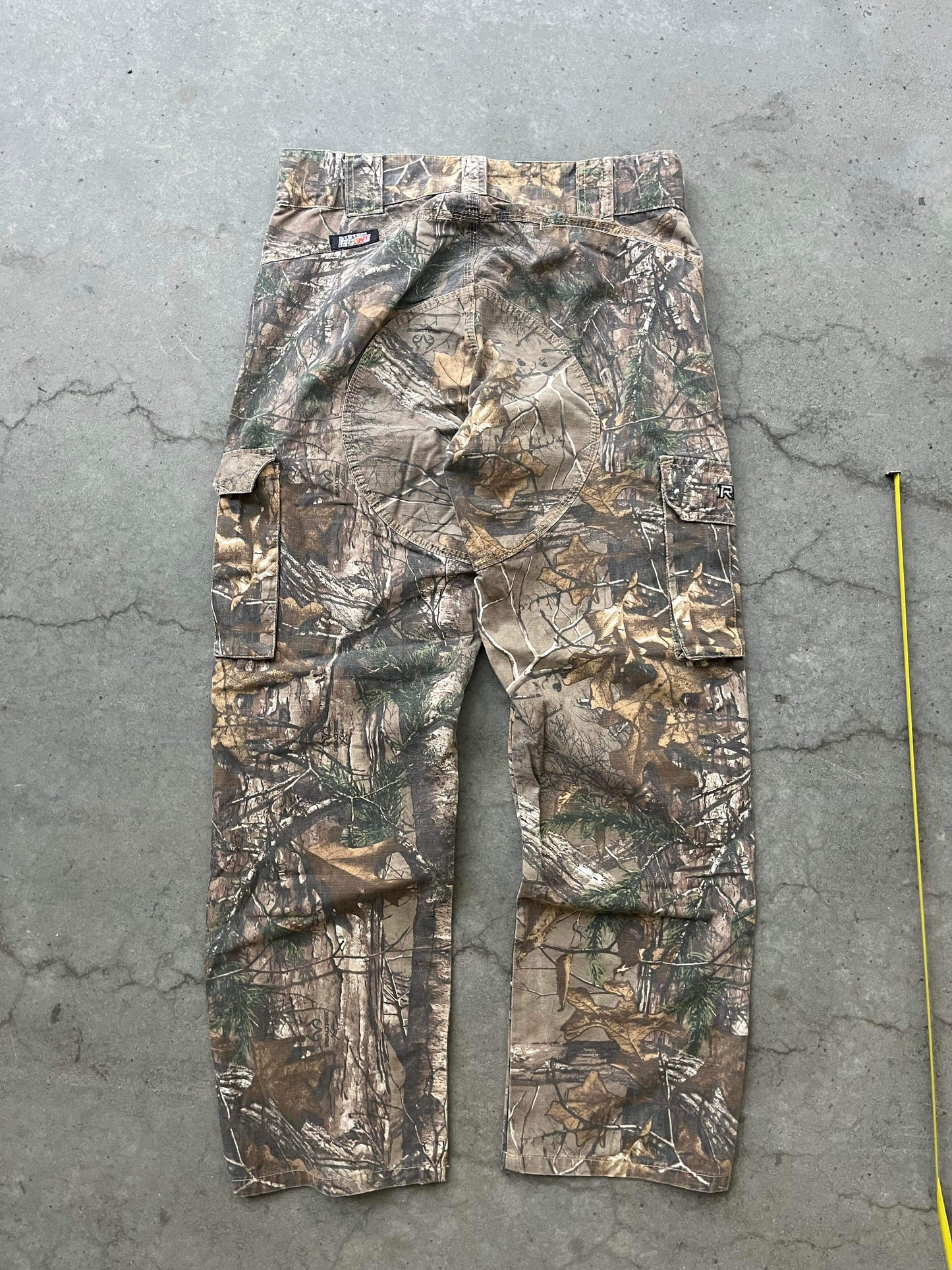 (32”) Real Tree Cargos