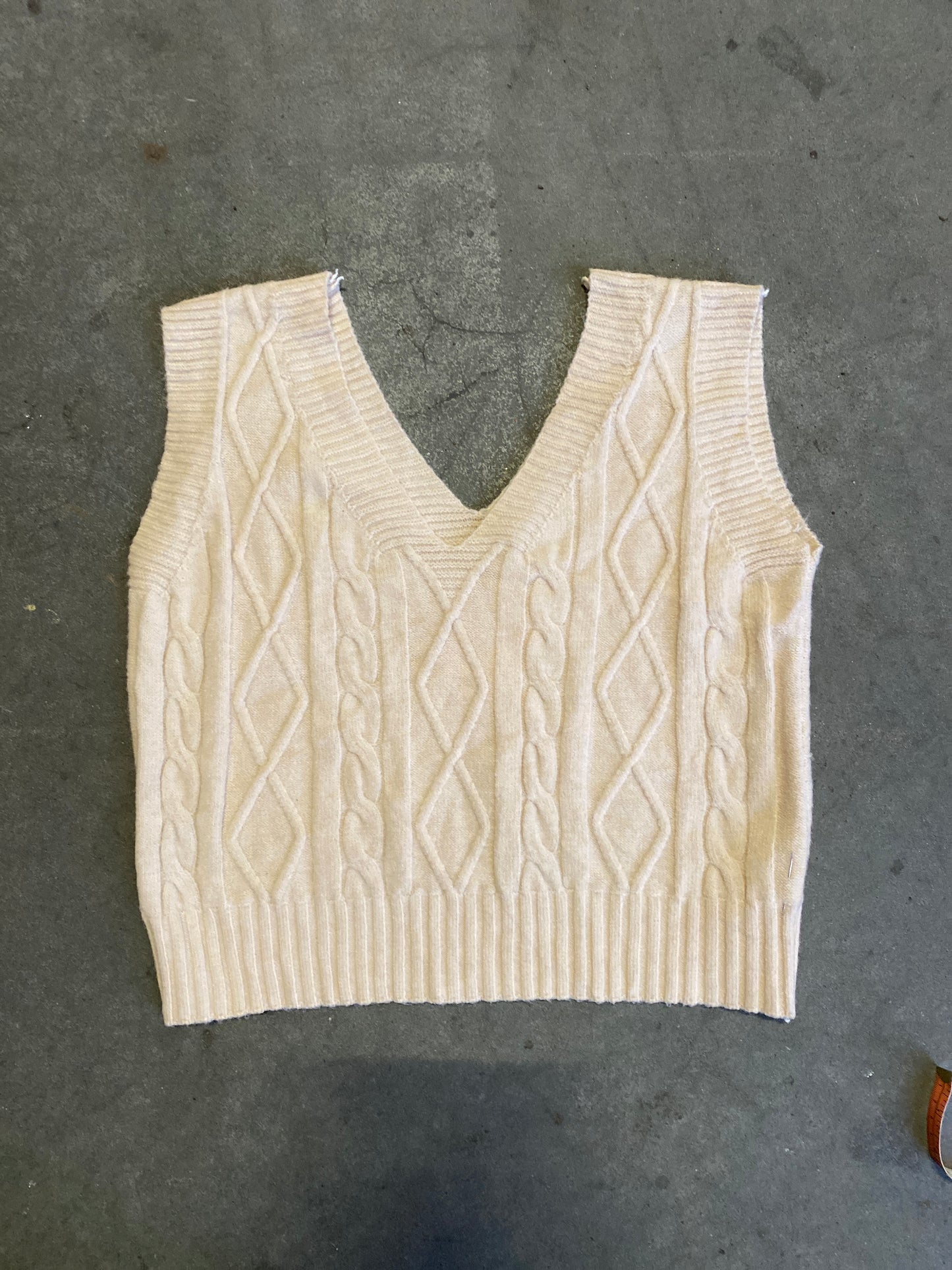 (XS) Cropped Cream Knit Vest