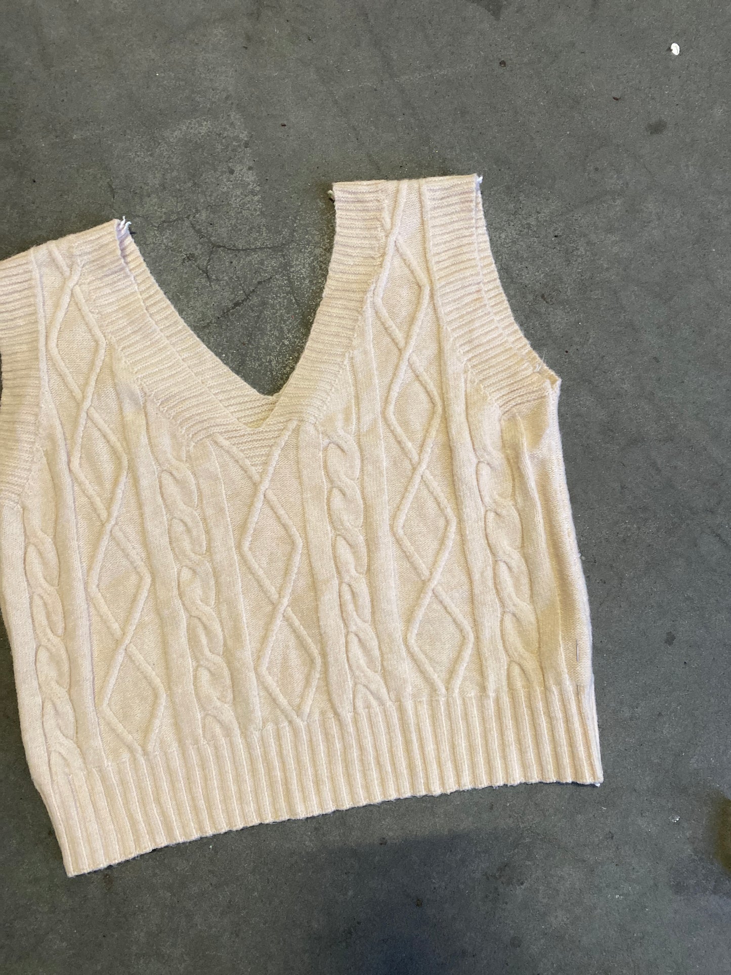 (XS) Cropped Cream Knit Vest