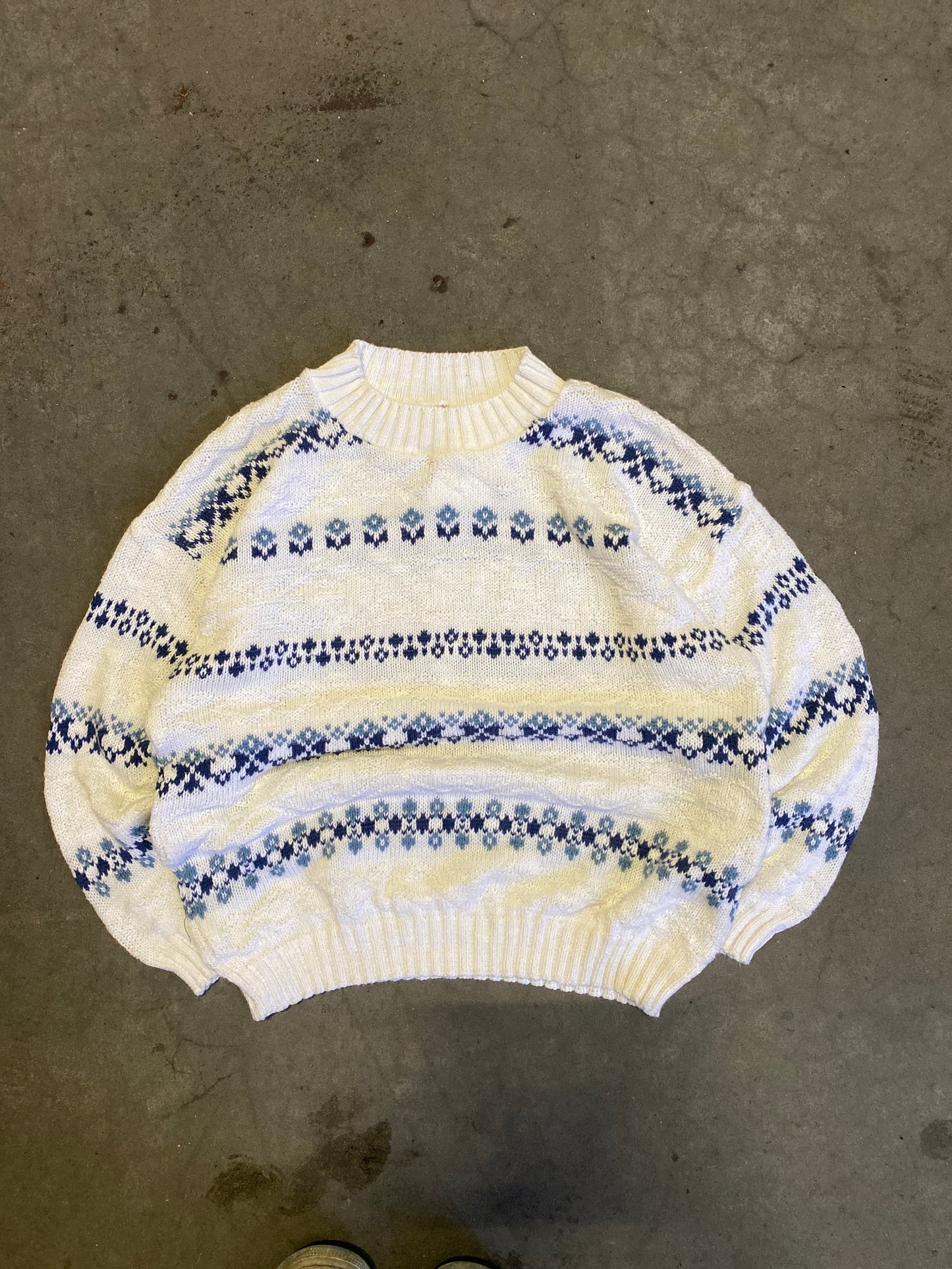 (S) Vintage Snowflake Textured Knit