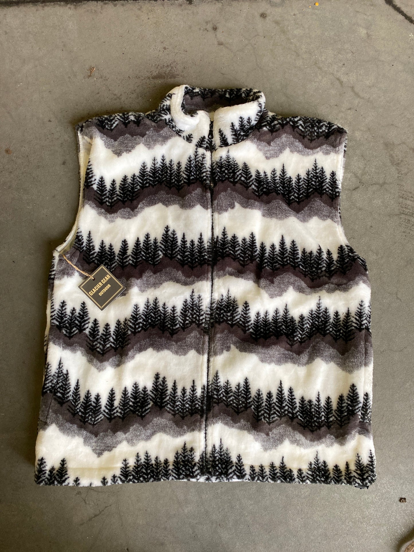 ~ (XL/2X) BNWT Winter Wonderland Fleece Vest