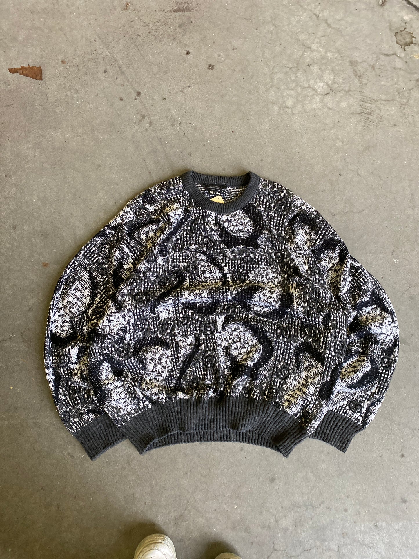 (2X/3X) Vintage Abstract Knit